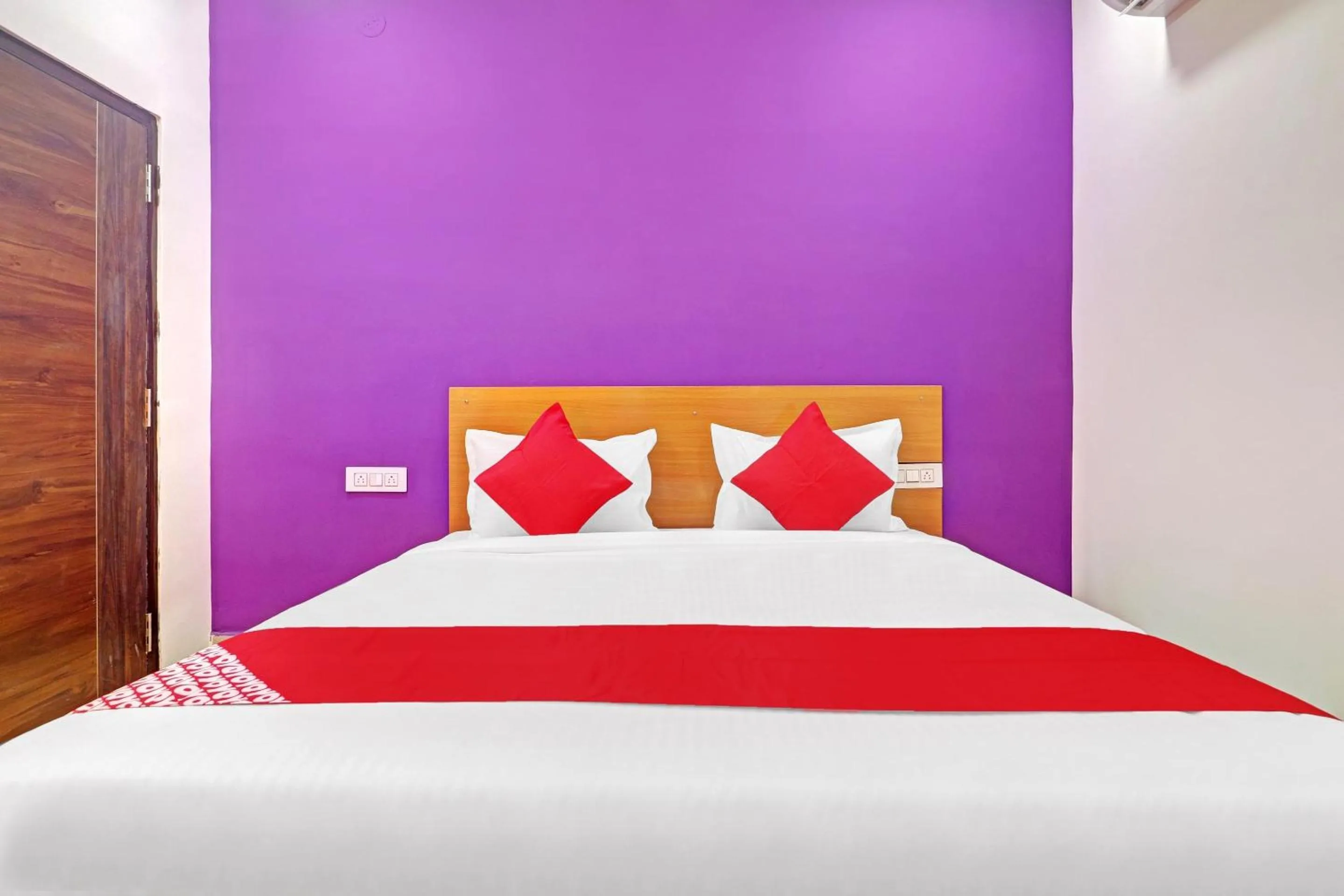 Bedroom, Bed in Super Hotel O Langar Houz Near Golconda Fort