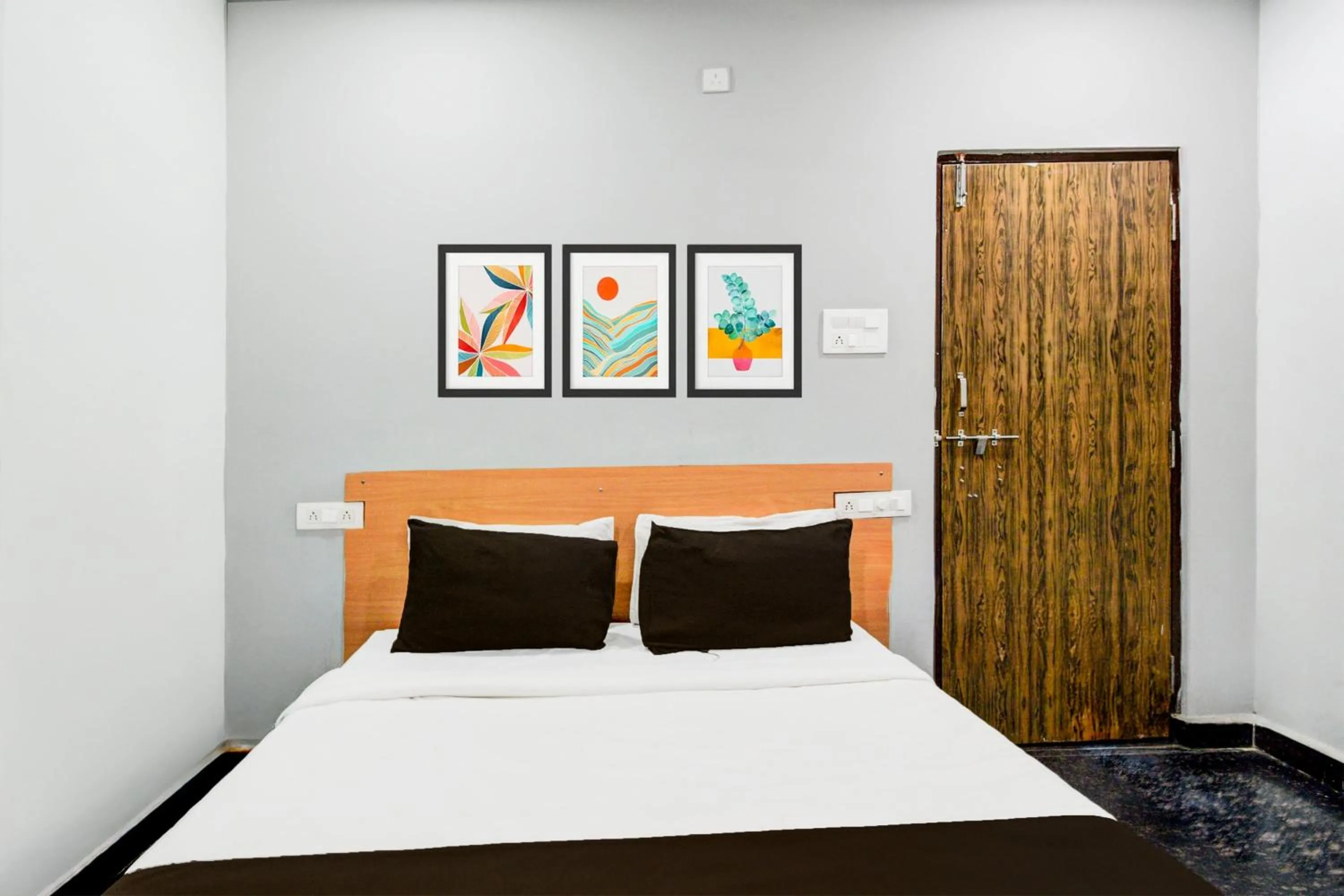 Bedroom, Bed in Super Hotel O Malkajgiri