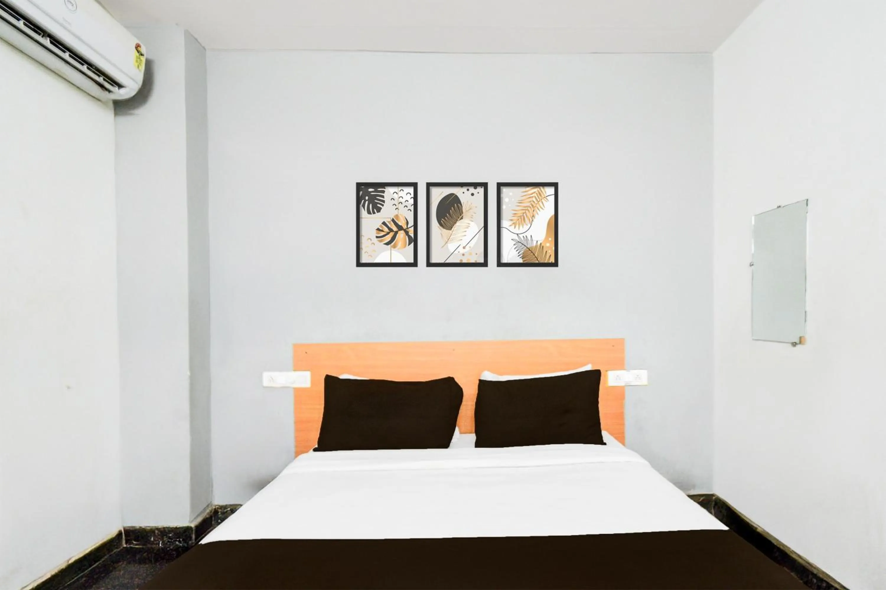 Bedroom, Bed in Super Hotel O Malkajgiri