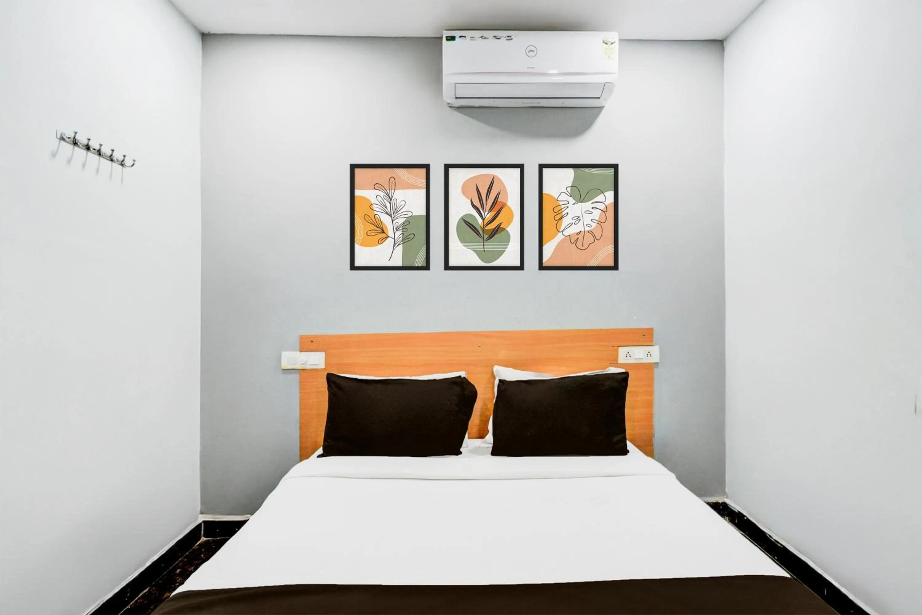 Bedroom, Bed in Super Hotel O Malkajgiri