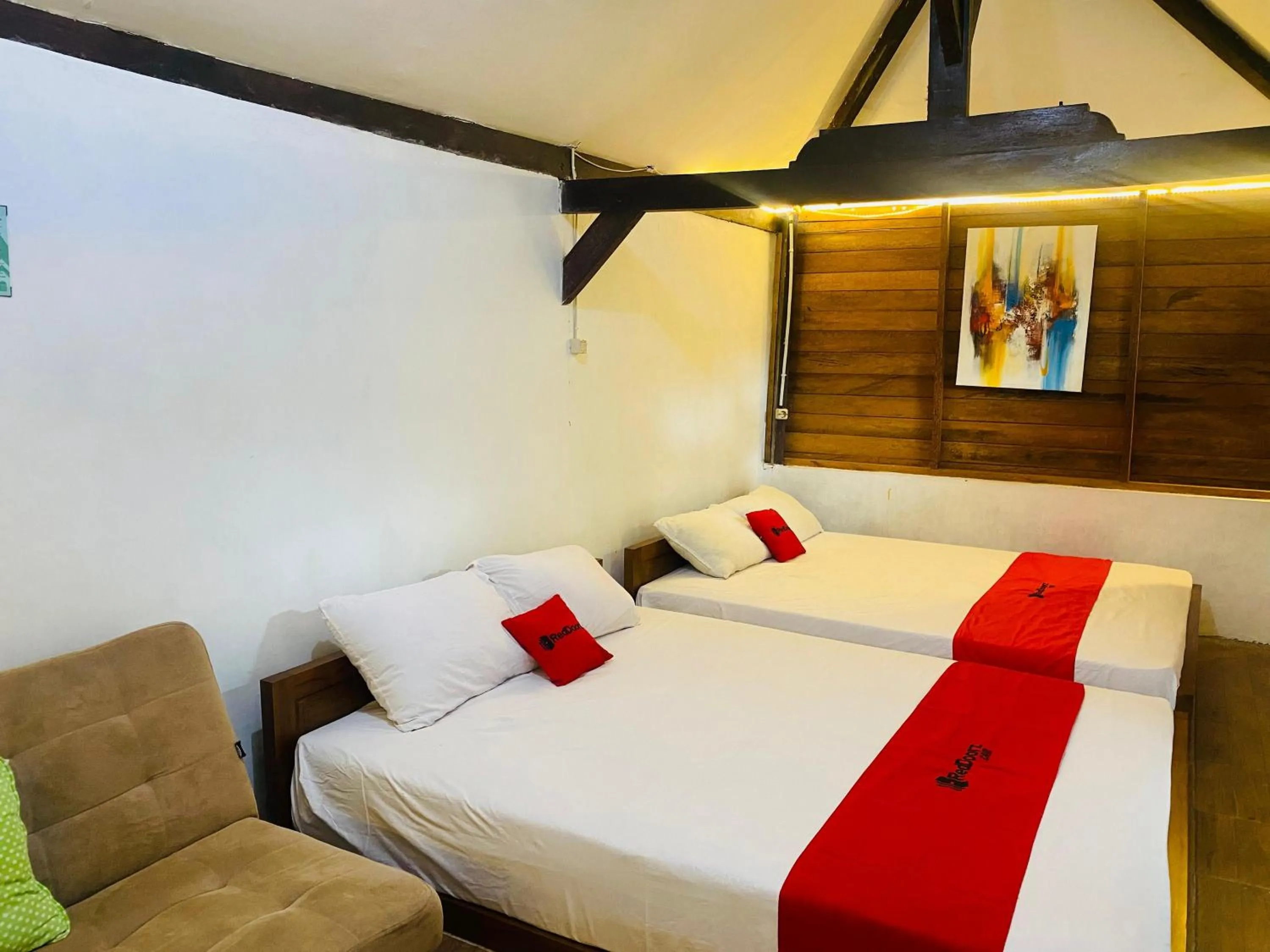 Bedroom, Bed in RedDoorz Syariah Near Wisata Durensewu Pandaan