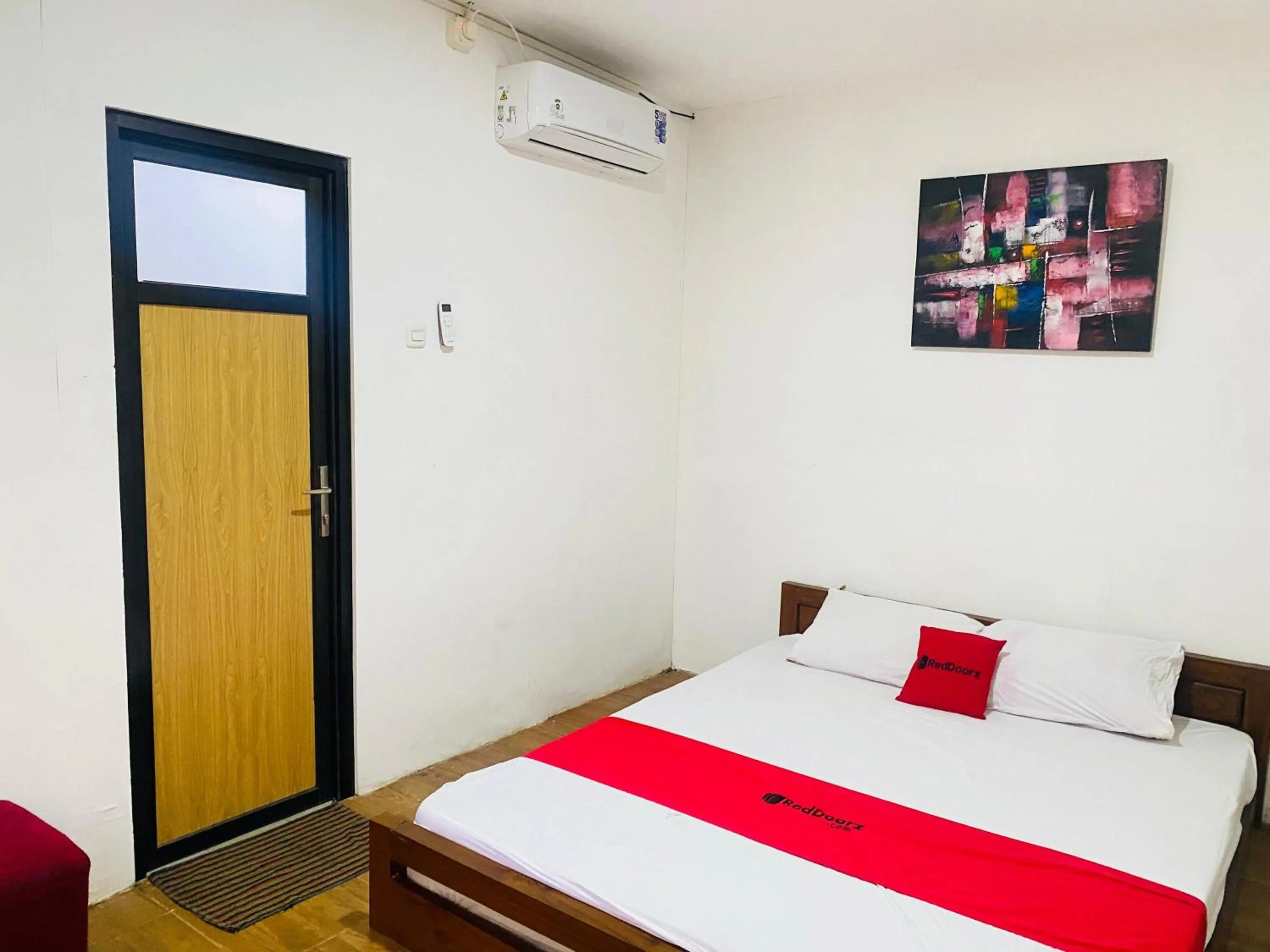 Bedroom, Bed in RedDoorz Syariah Near Wisata Durensewu Pandaan