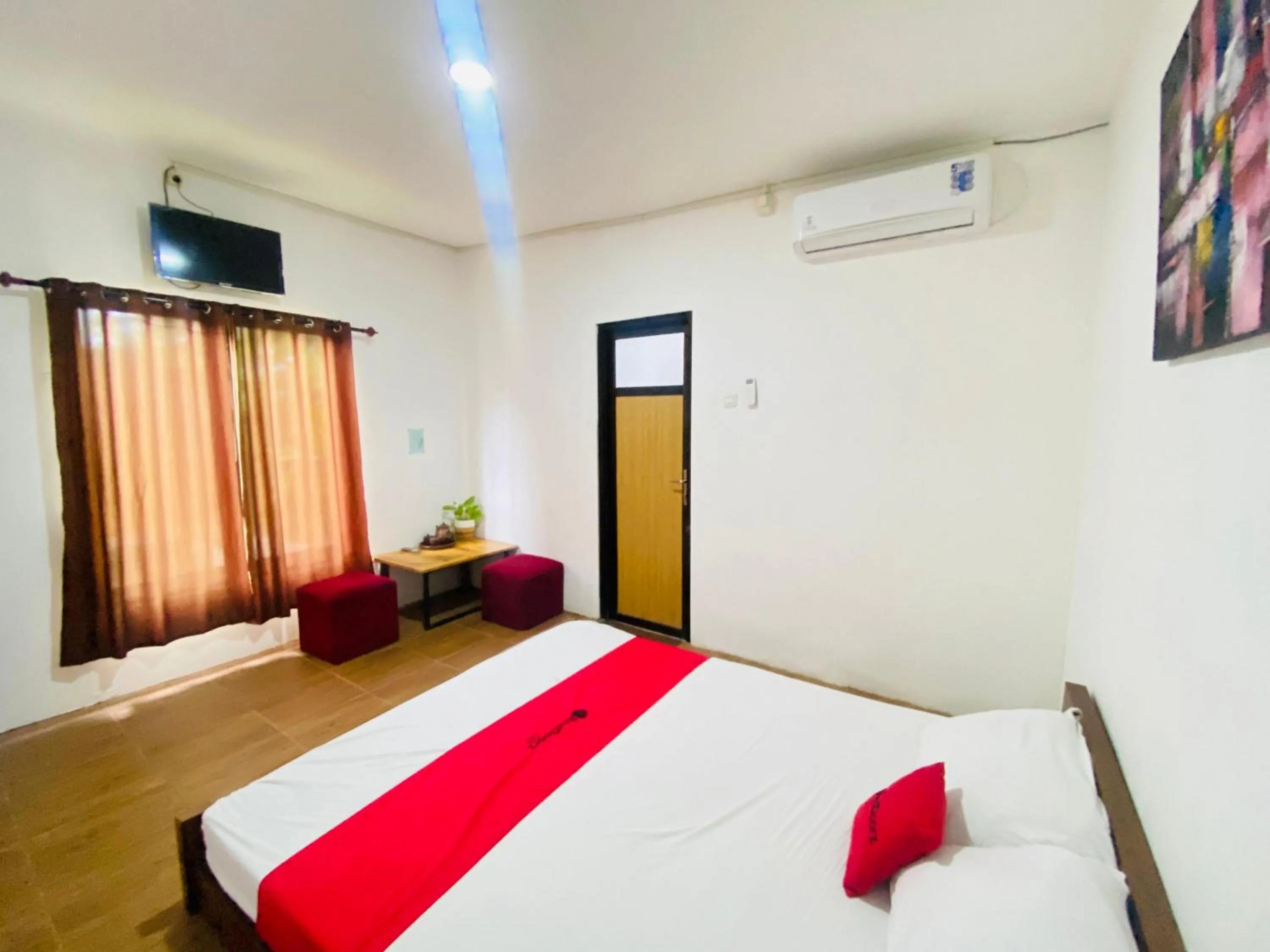 Bedroom, Bed in RedDoorz Syariah Near Wisata Durensewu Pandaan