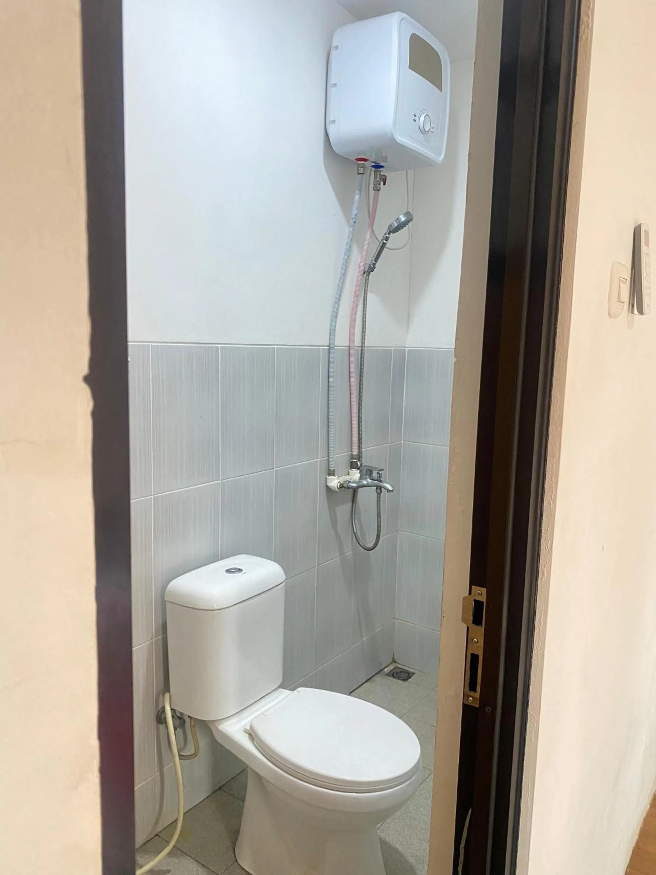 Bathroom in RedDoorz Syariah Near Wisata Durensewu Pandaan