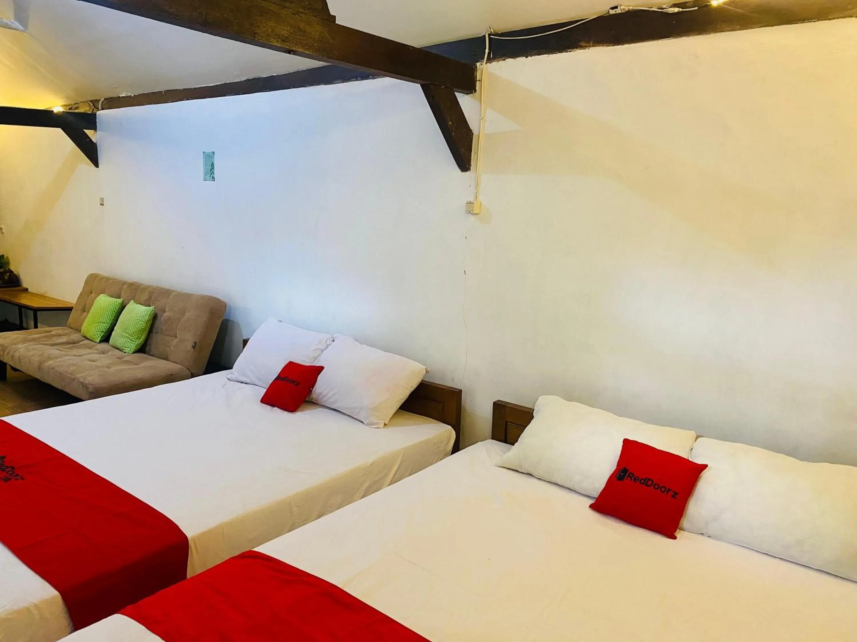 Bedroom, Bed in RedDoorz Syariah Near Wisata Durensewu Pandaan