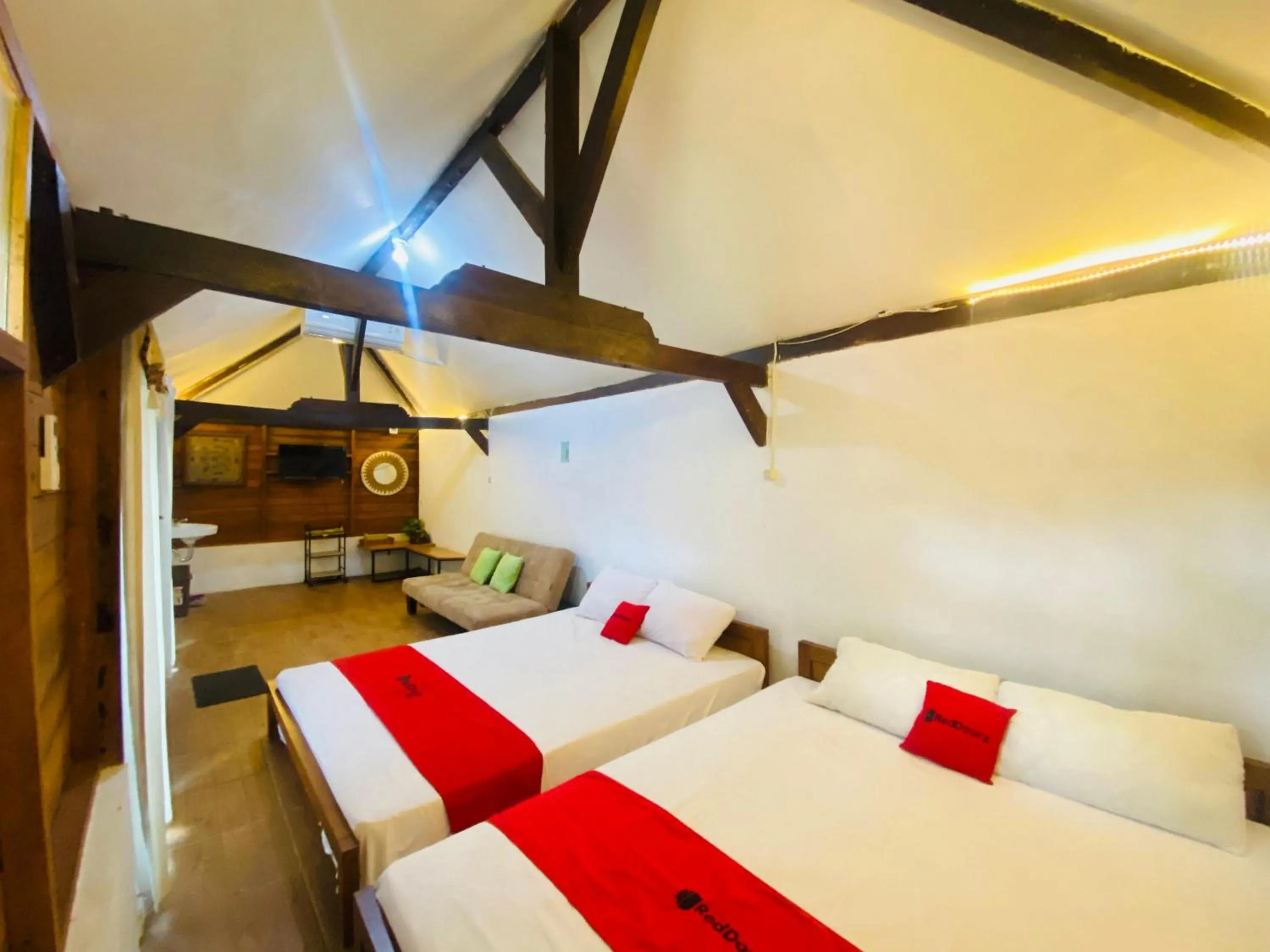 Bedroom, Bed in RedDoorz Syariah Near Wisata Durensewu Pandaan