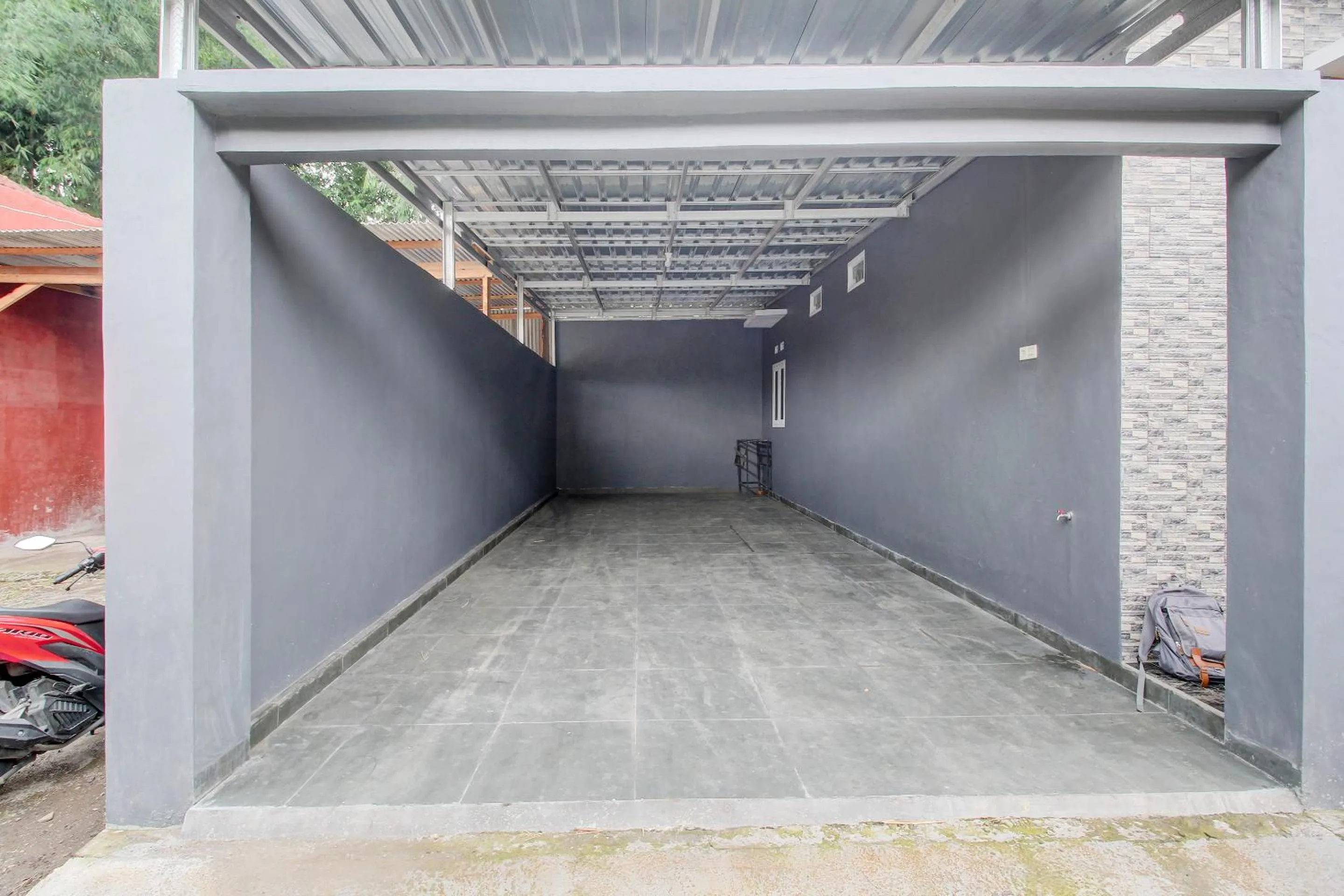 Parking in Hotel O Alif House Syariah 2