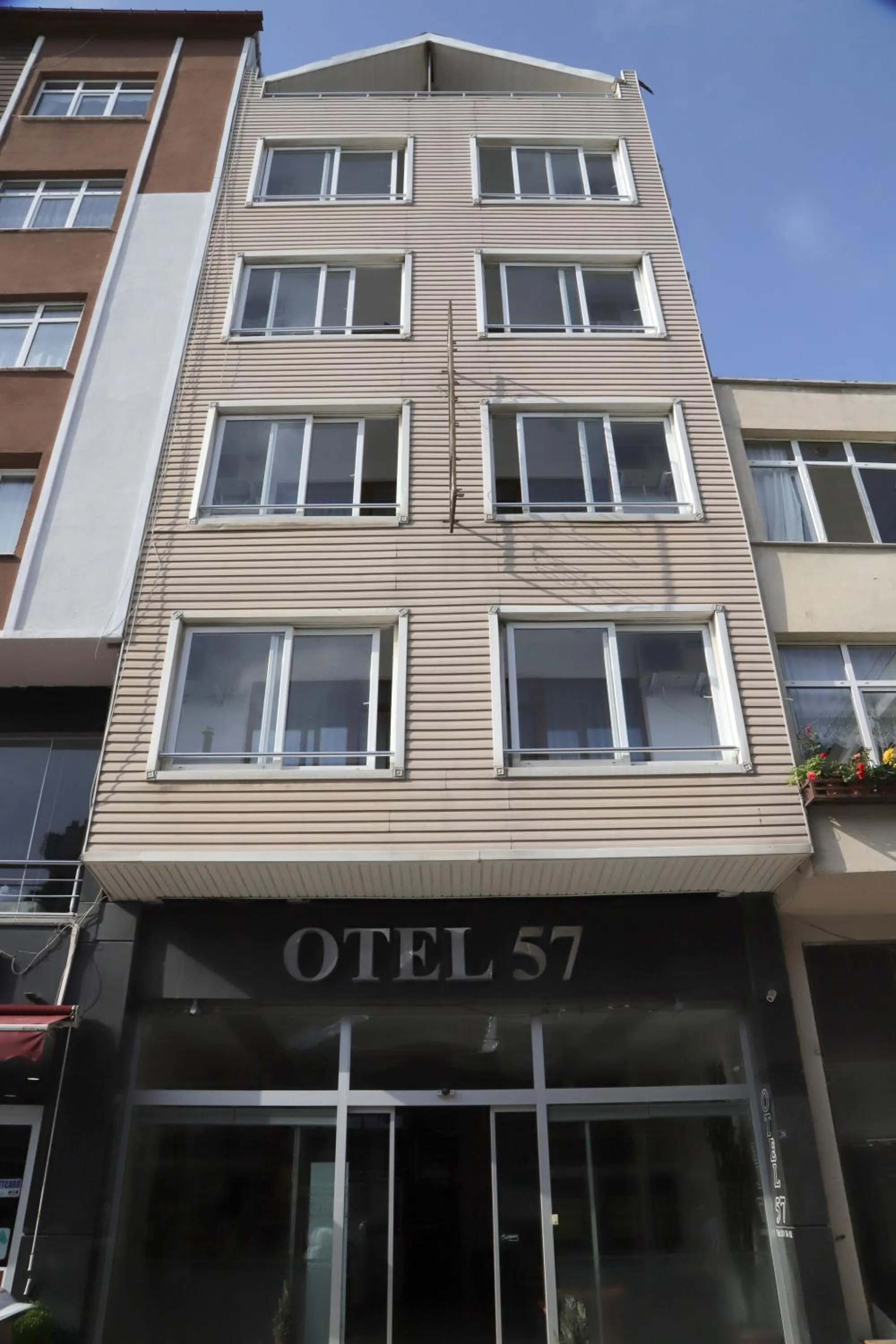 Property building in Otel 57