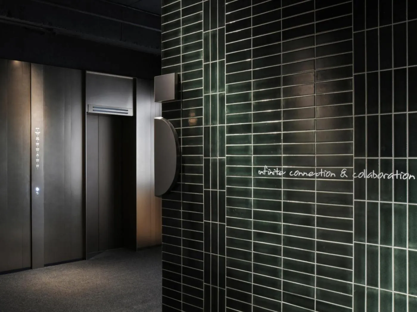 elevator in NOA Hotel SHENZHEN LUOHU