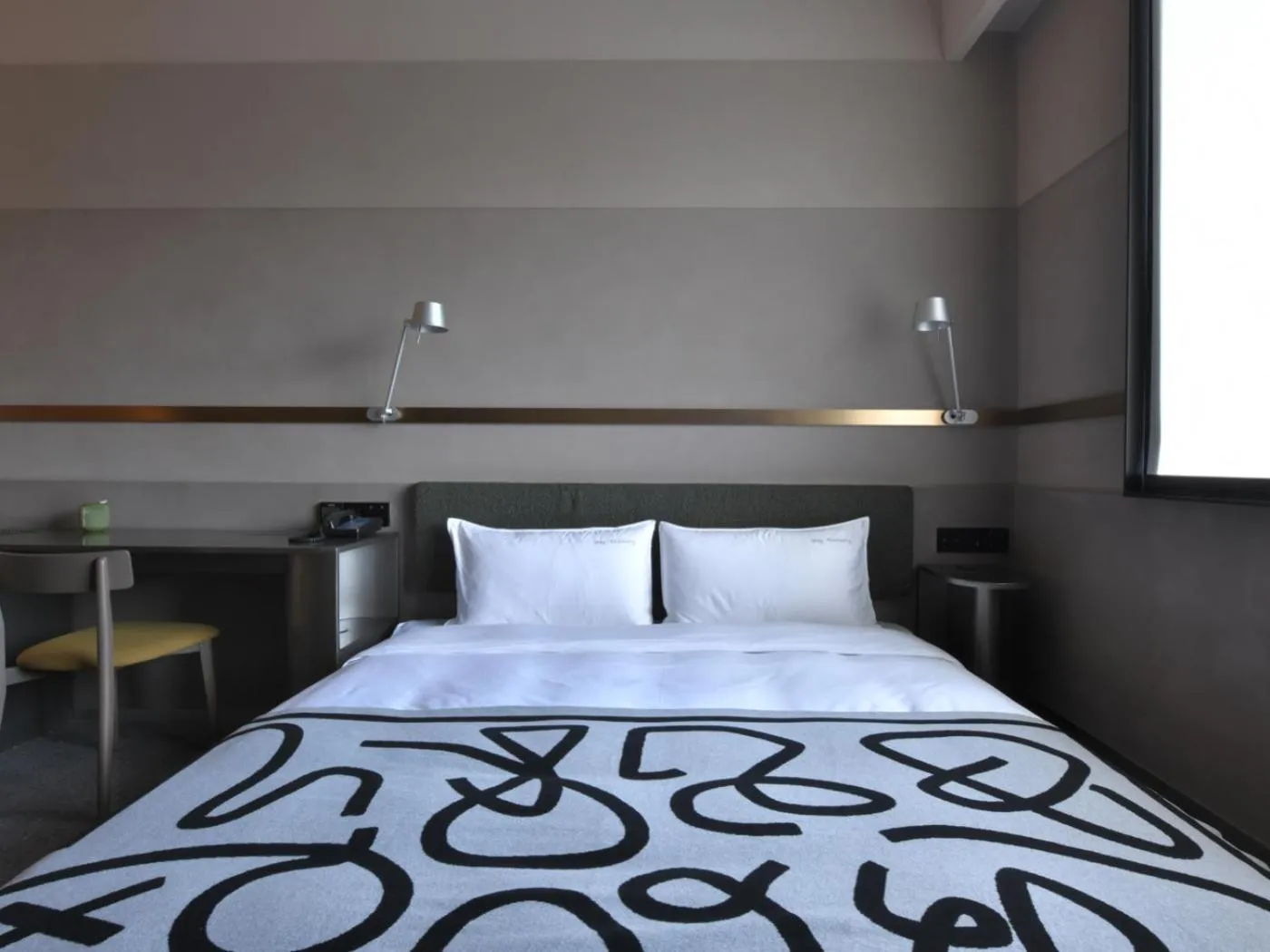 Photo of the whole room, Bed in NOA Hotel SHENZHEN LUOHU