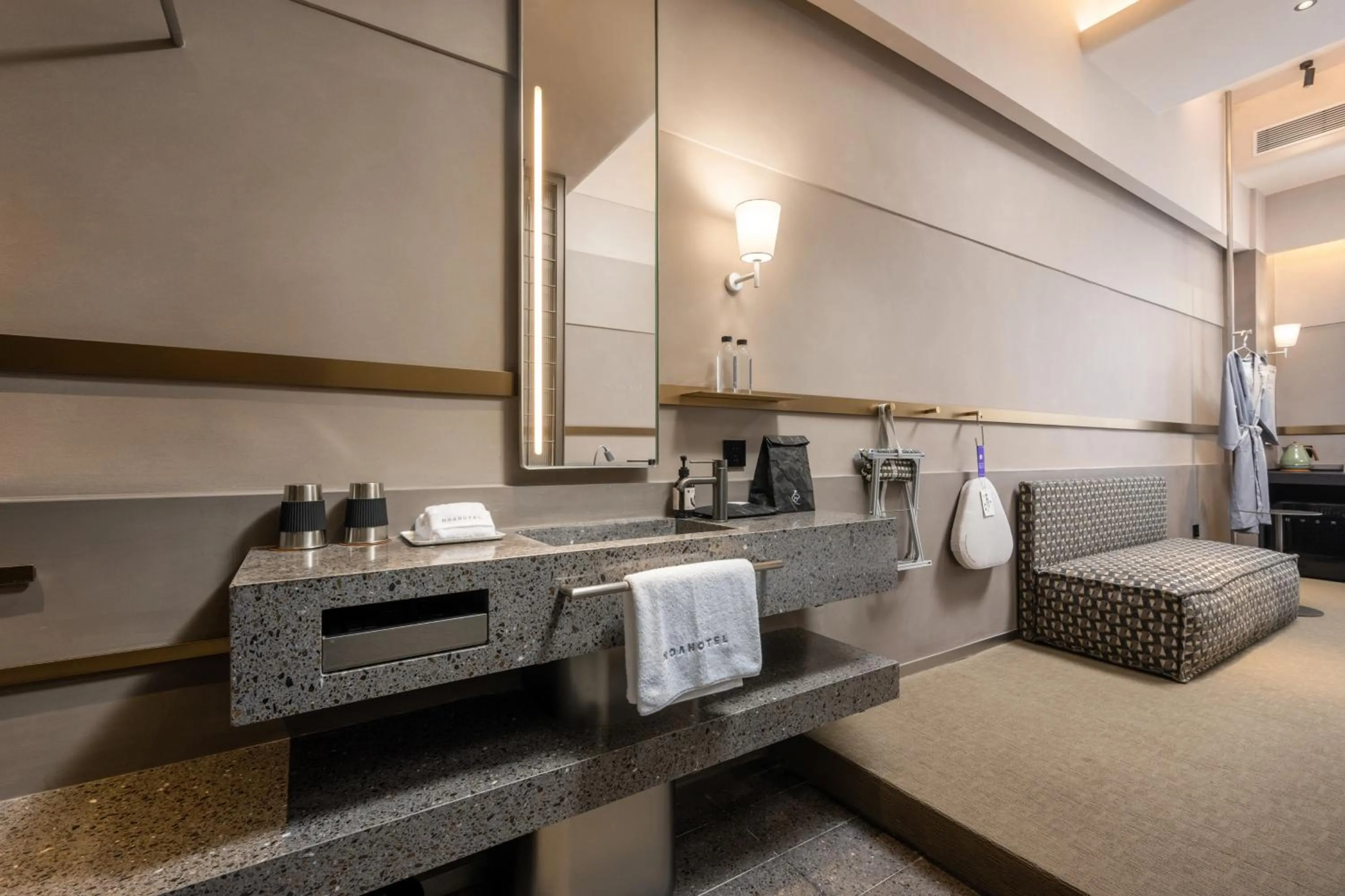 Photo of the whole room, Bed in NOA Hotel SHENZHEN LUOHU