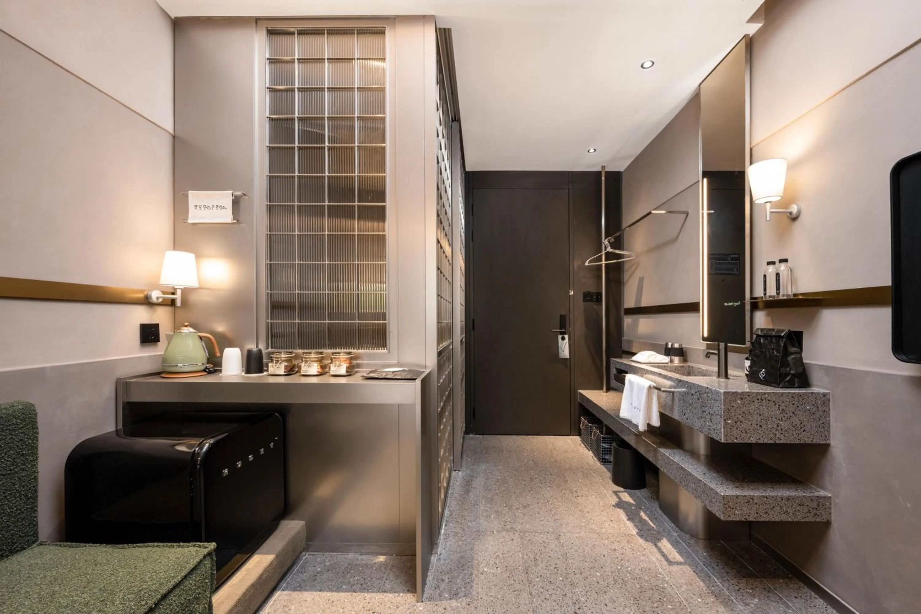 Photo of the whole room in NOA Hotel SHENZHEN LUOHU