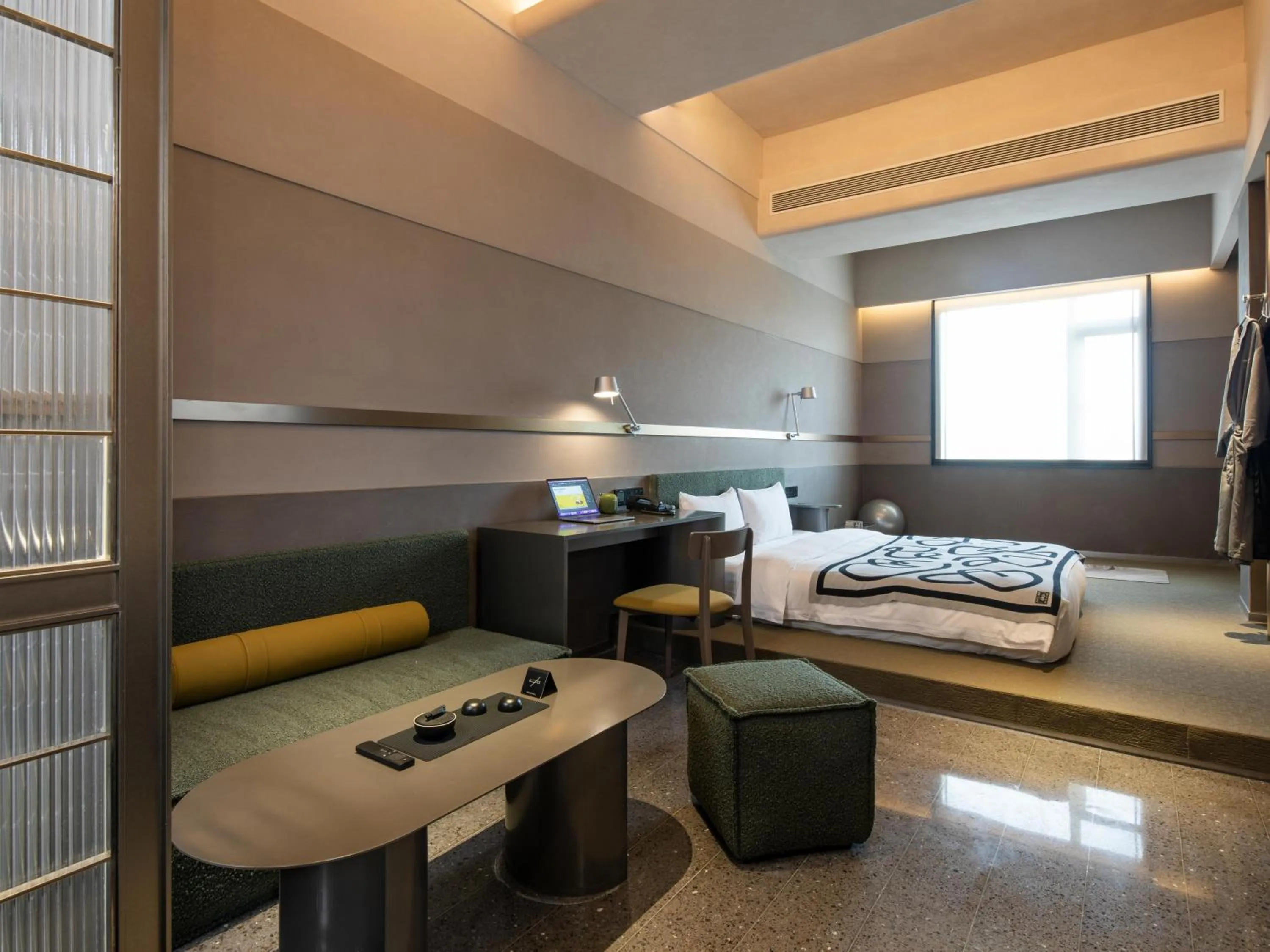 Photo of the whole room, Bed in NOA Hotel SHENZHEN LUOHU