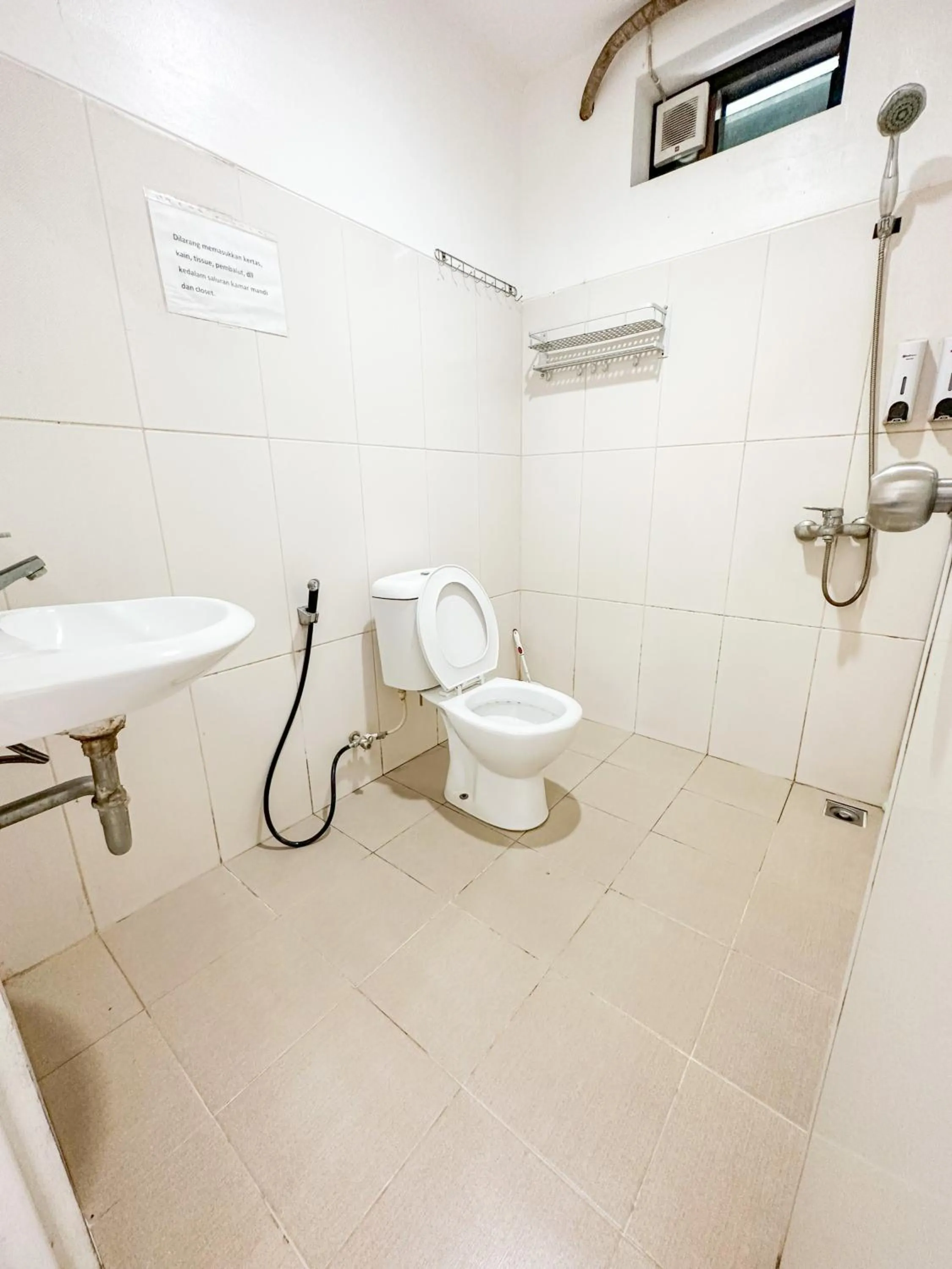 Bathroom in Pillow Guest House