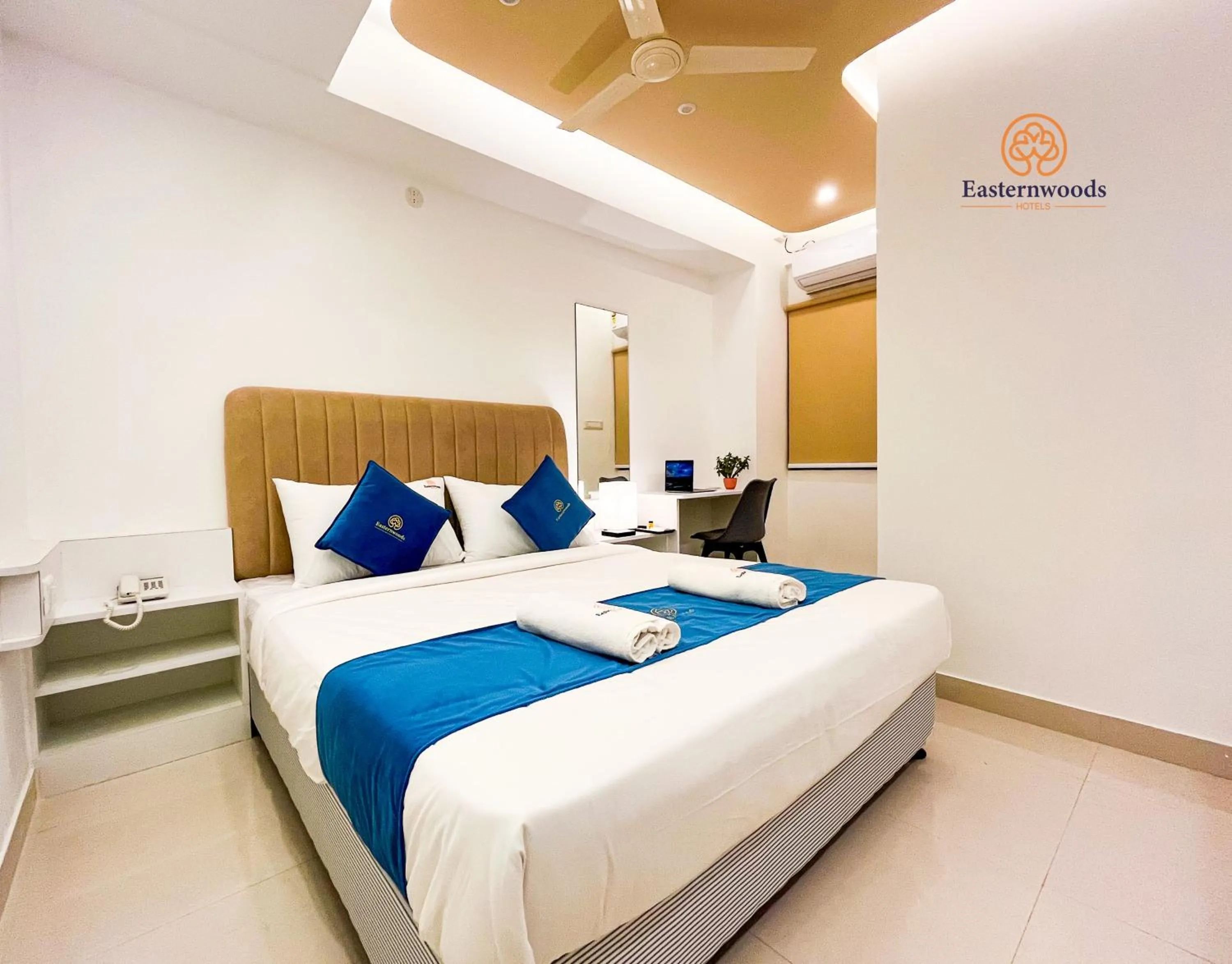 Bed in Easternwoods Hotels