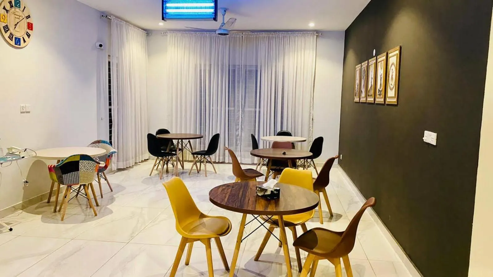 Living room in Sunset BnB