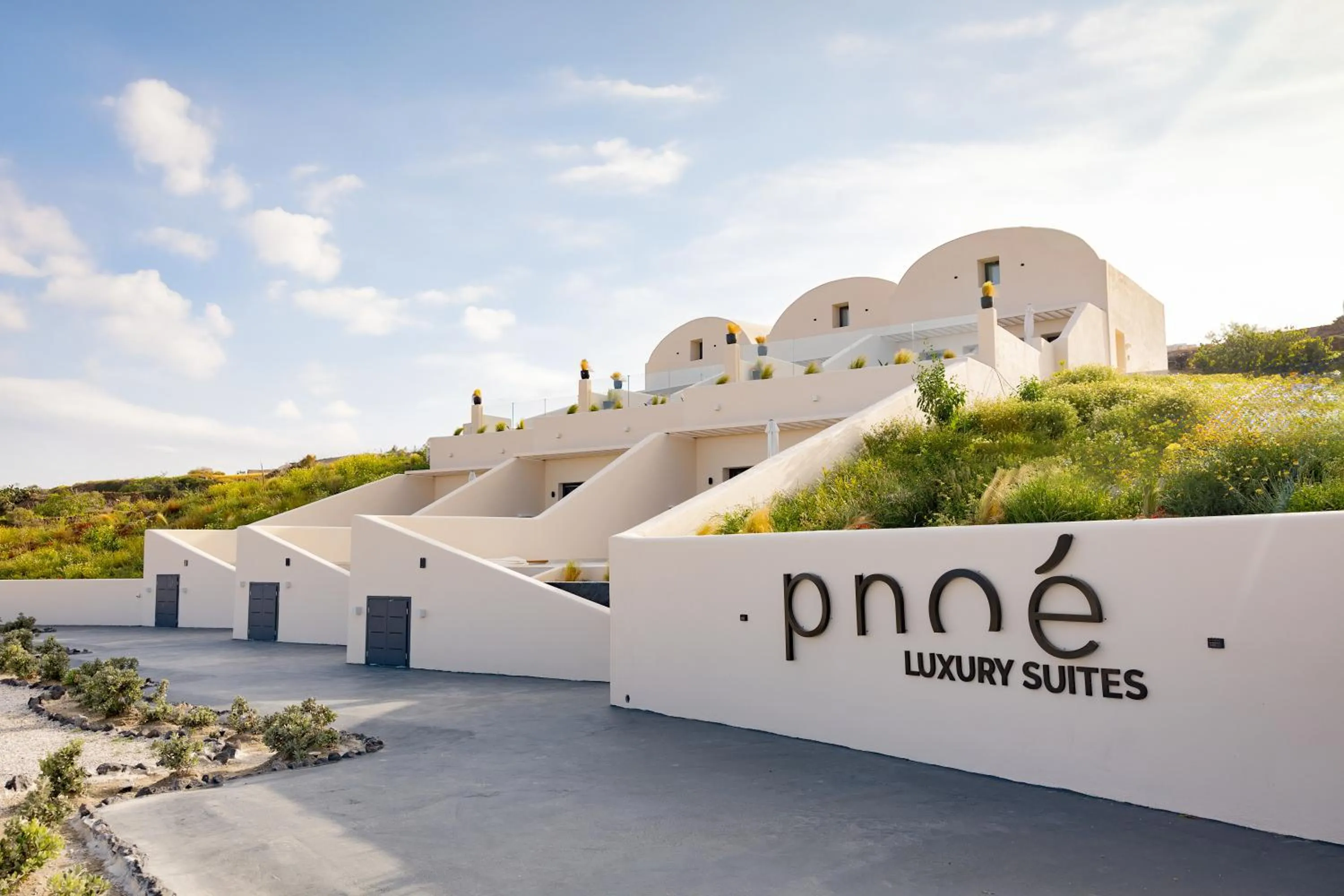 Property building in Pnoe Luxury Suites