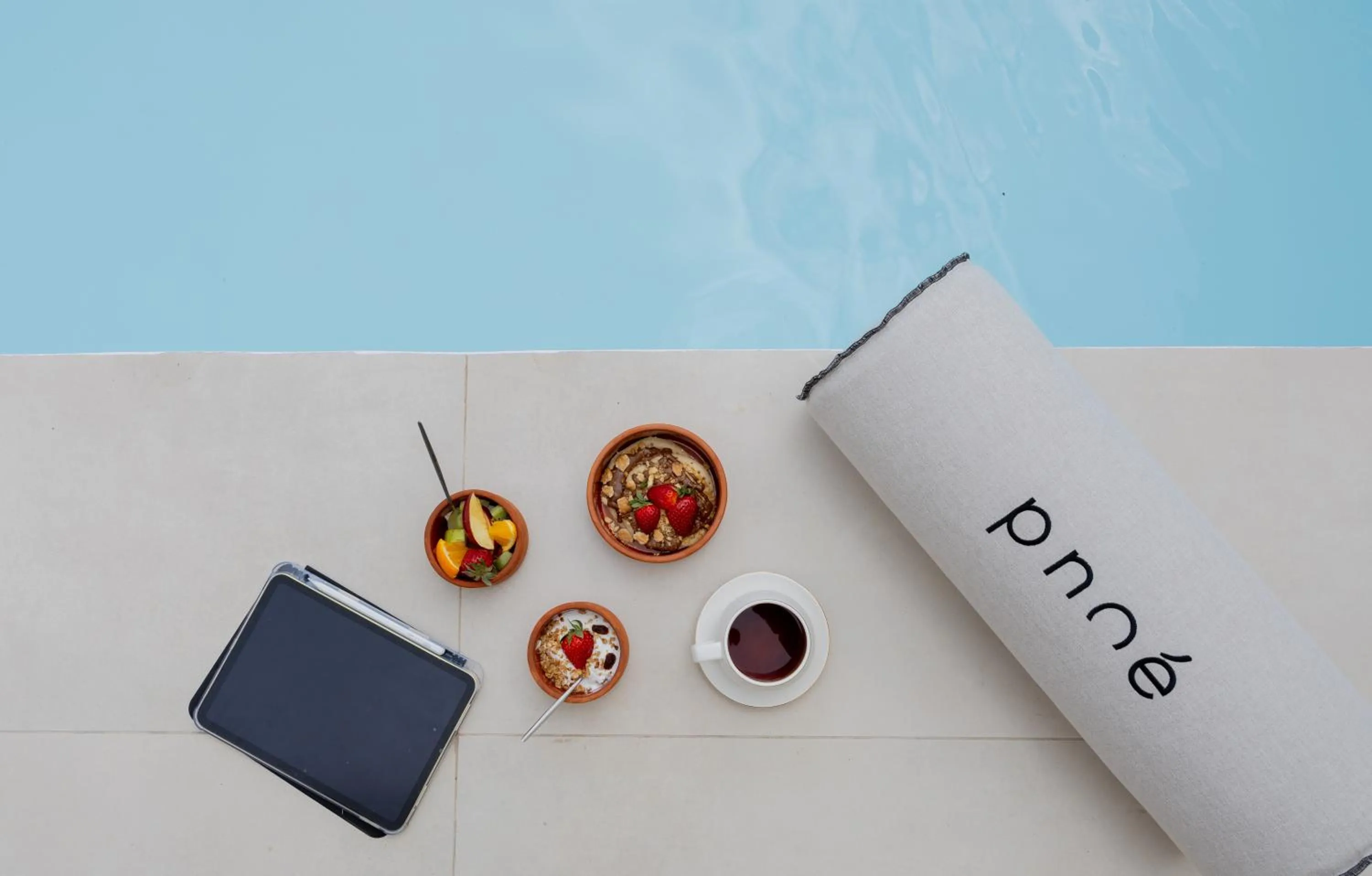 Food and drinks in Pnoe Luxury Suites