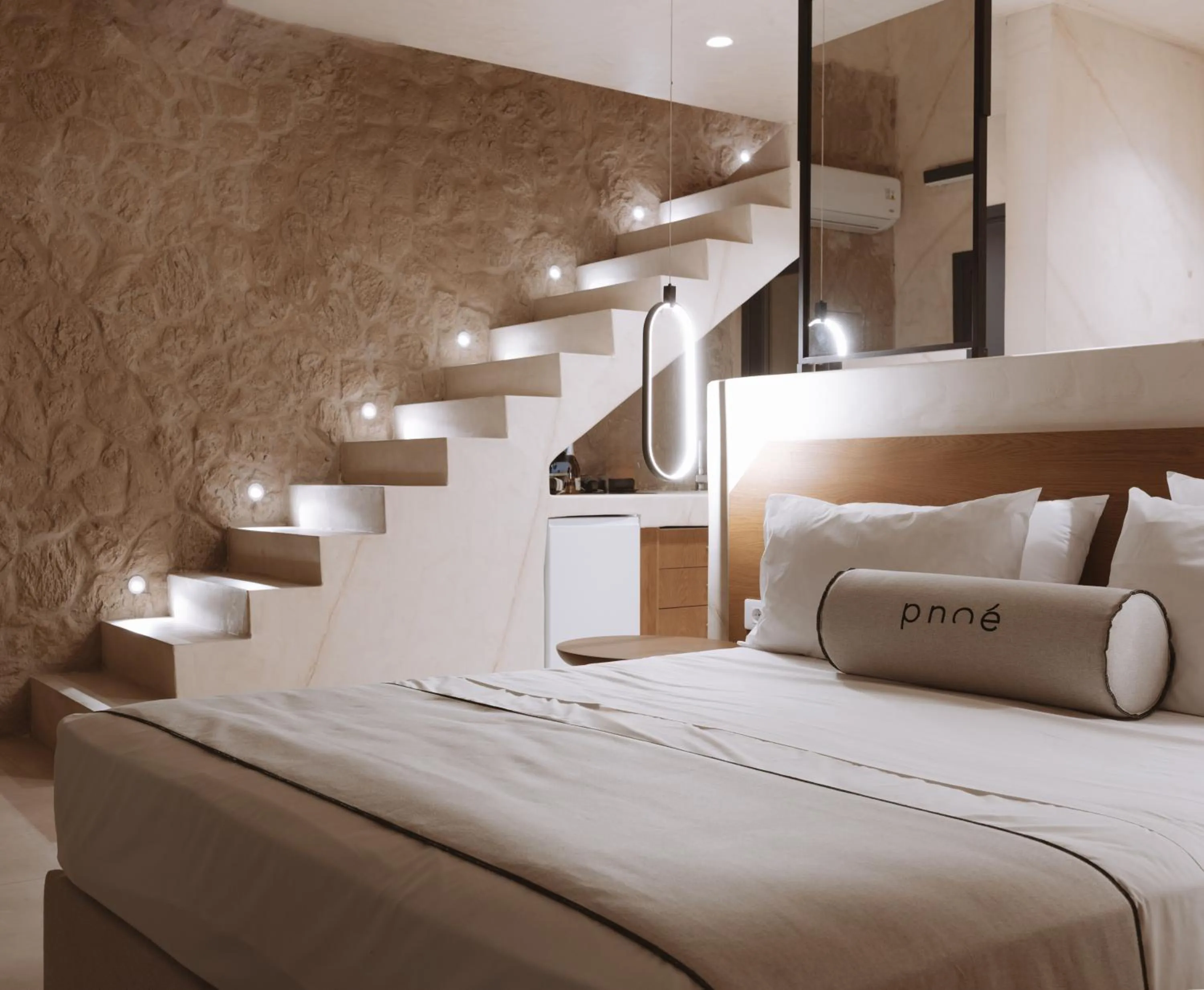 Bed in Pnoe Luxury Suites