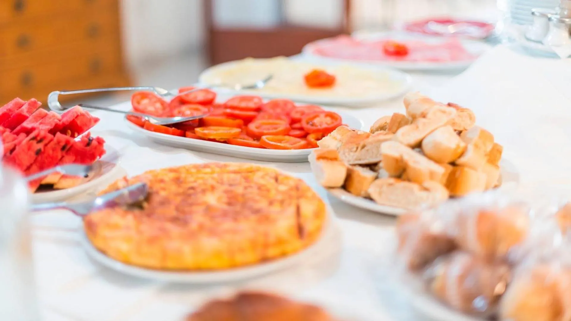 Buffet breakfast in Hostal San Francisco