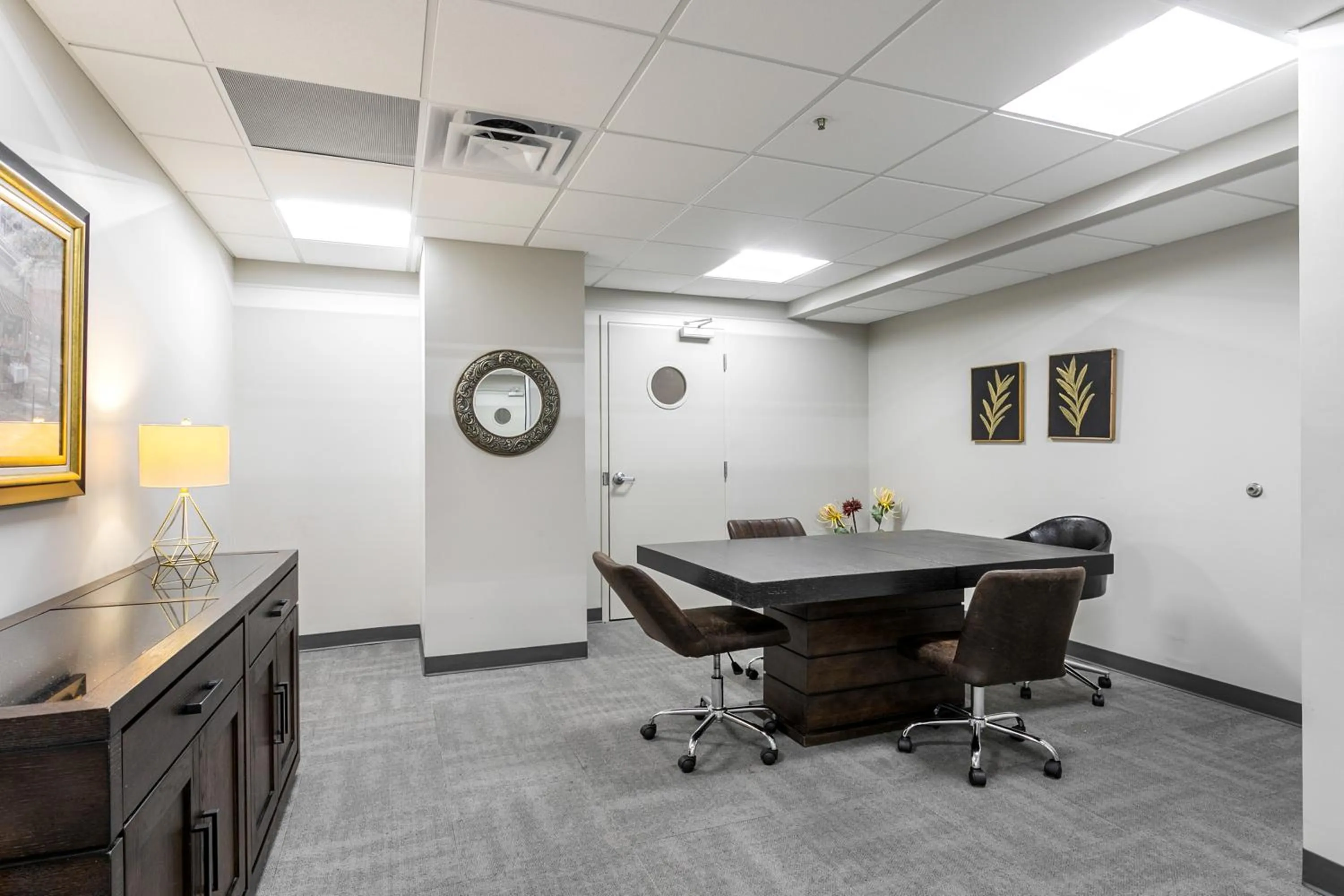 Meeting/conference room in Stylish Condo with Game Room in New Orleans