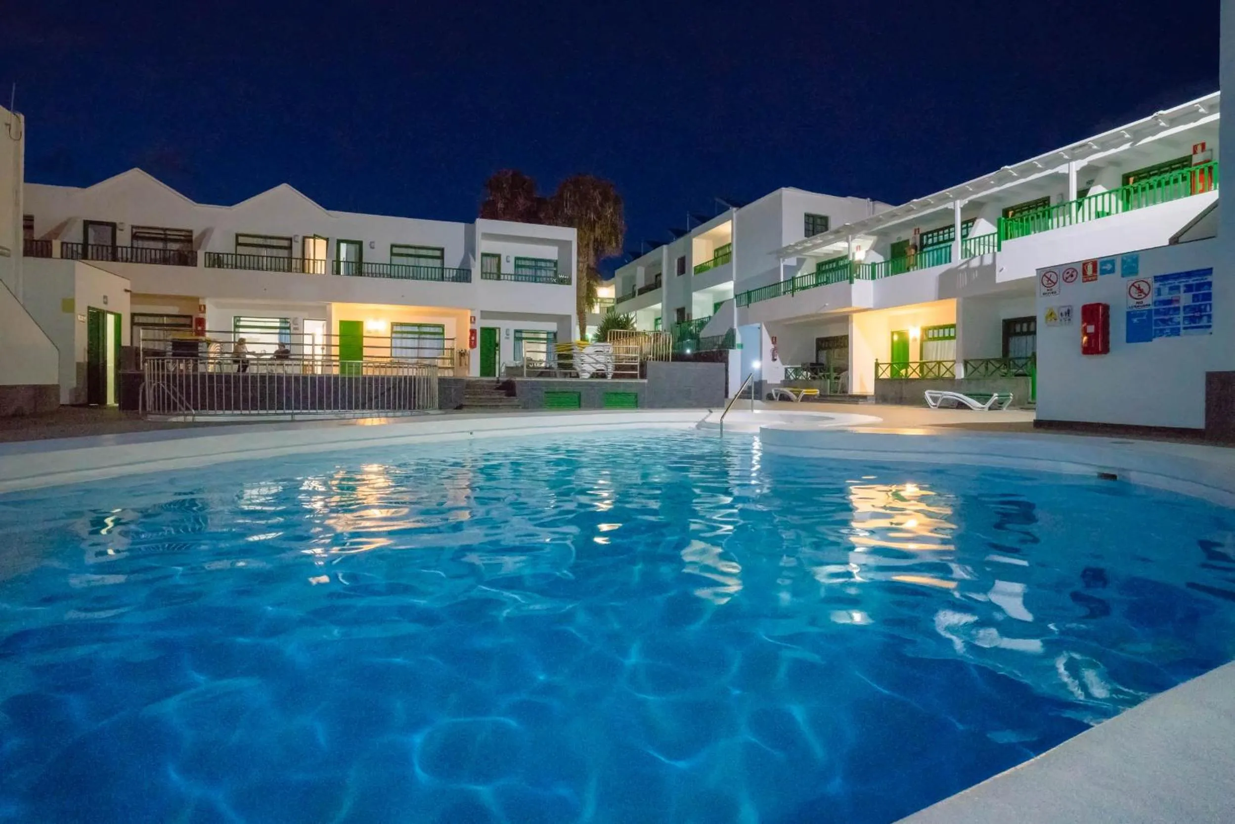 Night in Apartamentos Elena