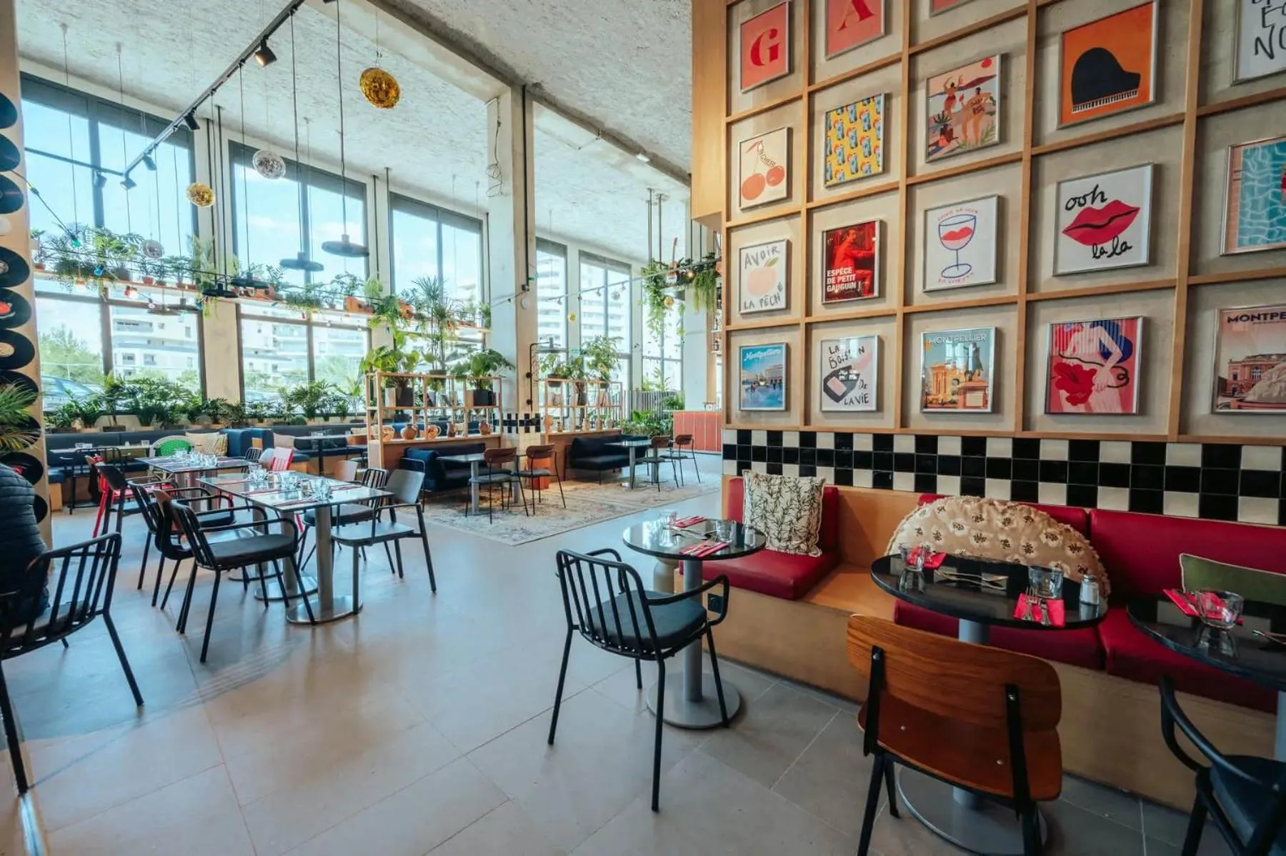 Restaurant/places to eat in JOST Hotel Montpellier Centre St Roch