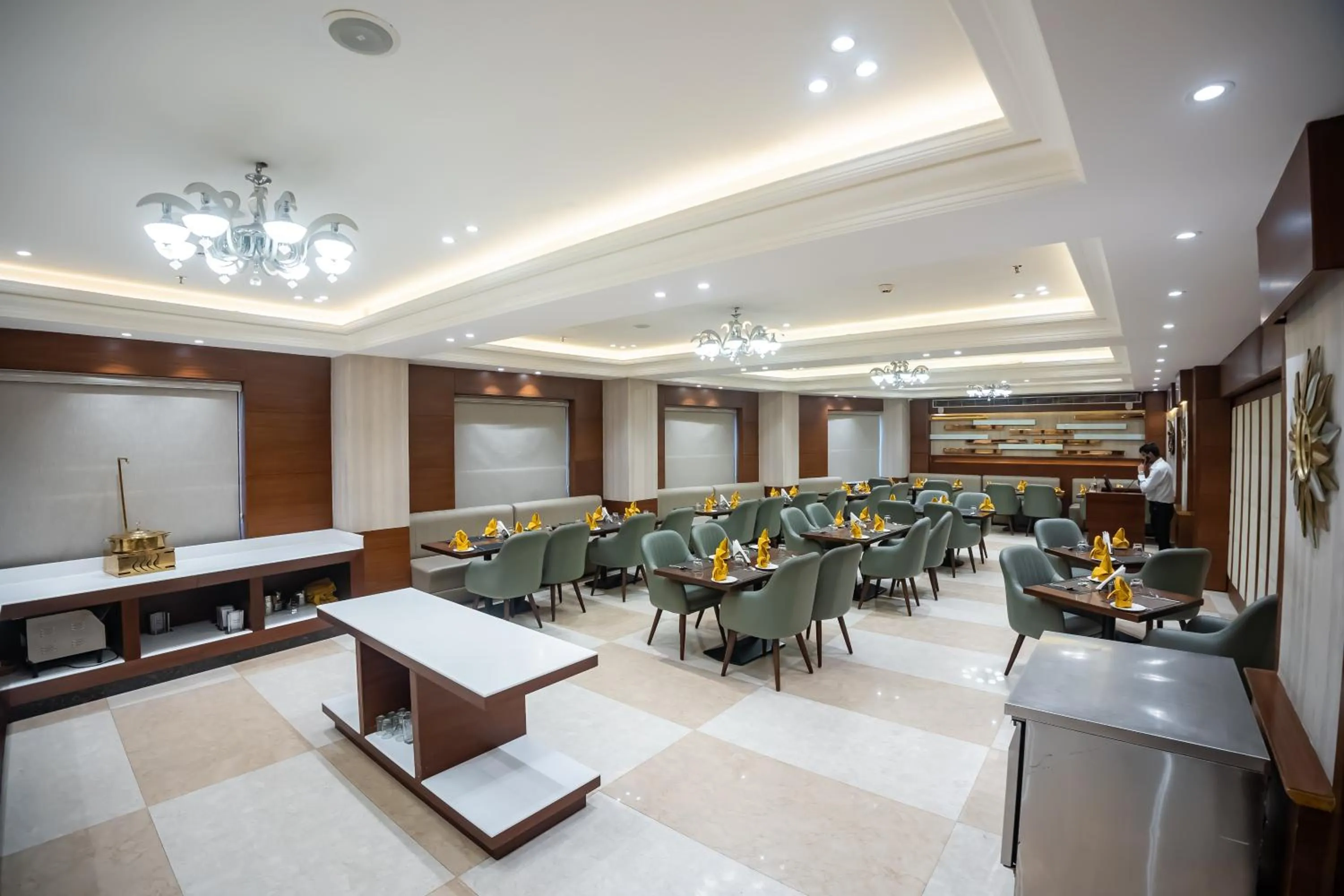 Restaurant/places to eat in Arcadia Hotel