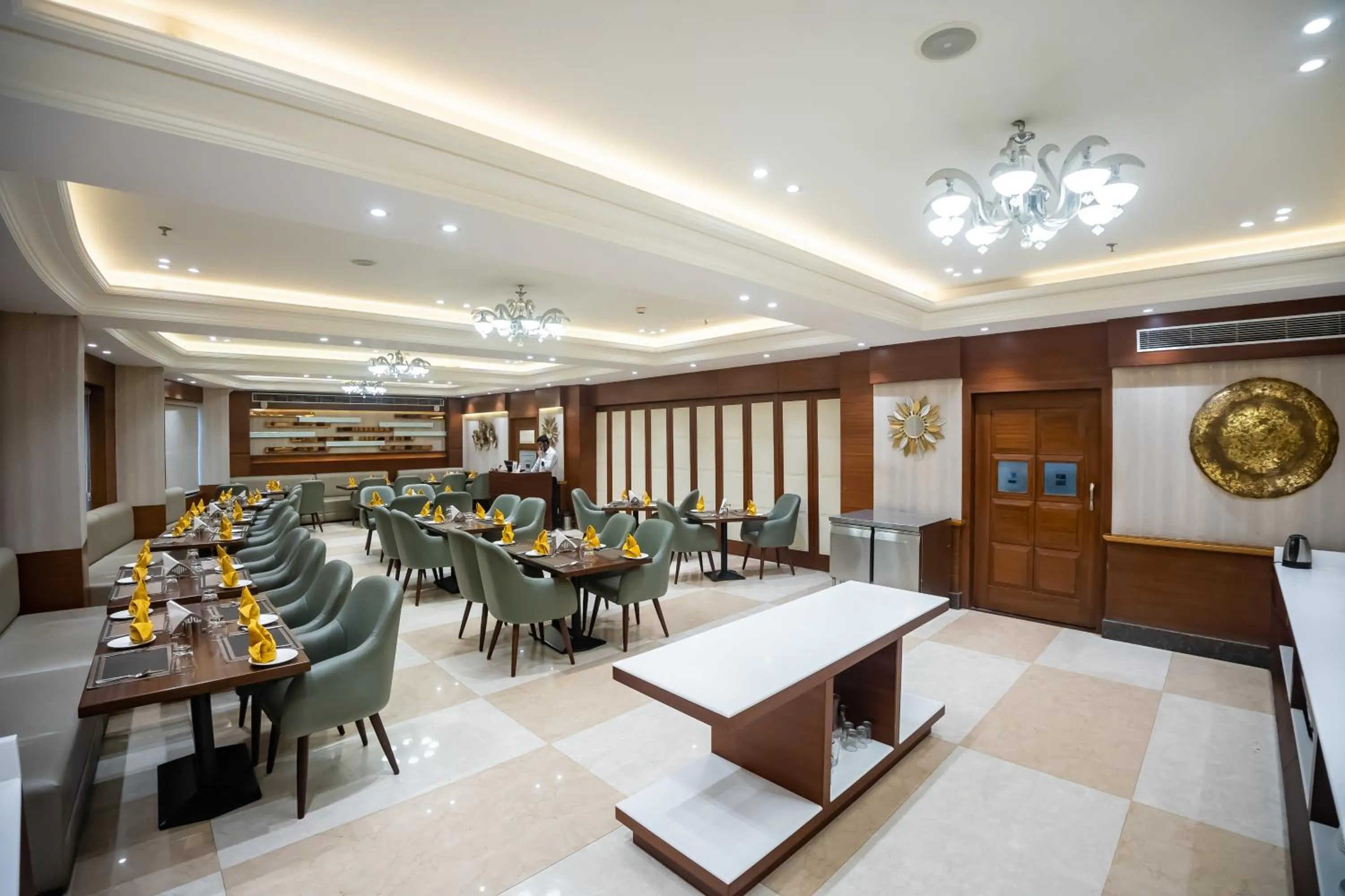 Restaurant/places to eat in Arcadia Hotel