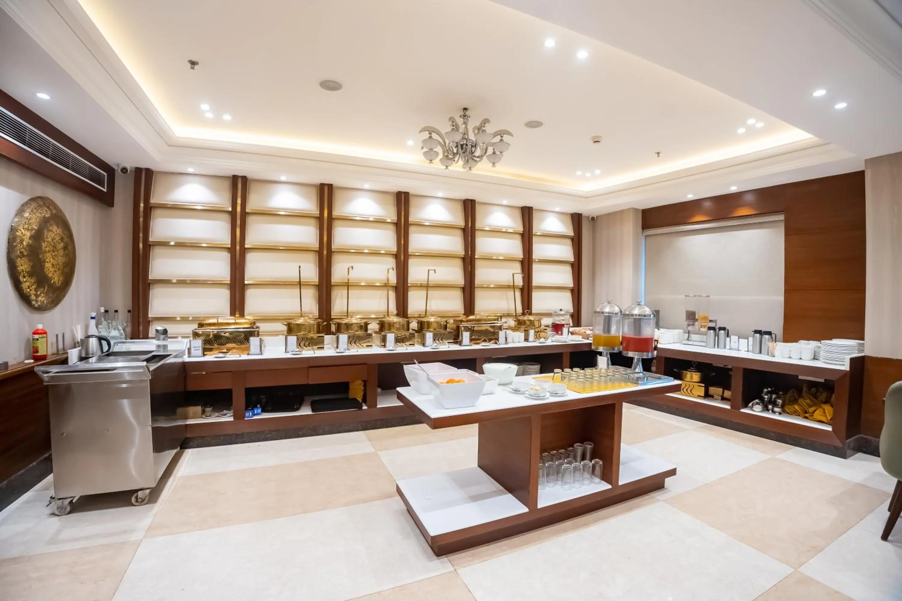 Restaurant/places to eat in Arcadia Hotel