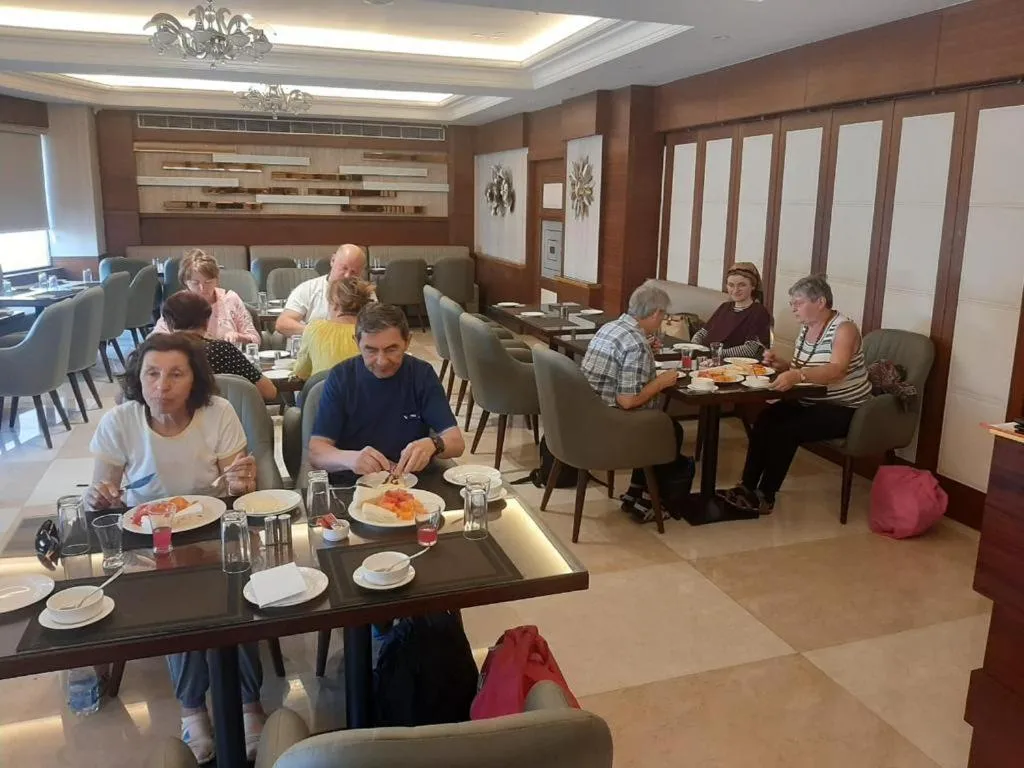 Restaurant/places to eat in Arcadia Hotel