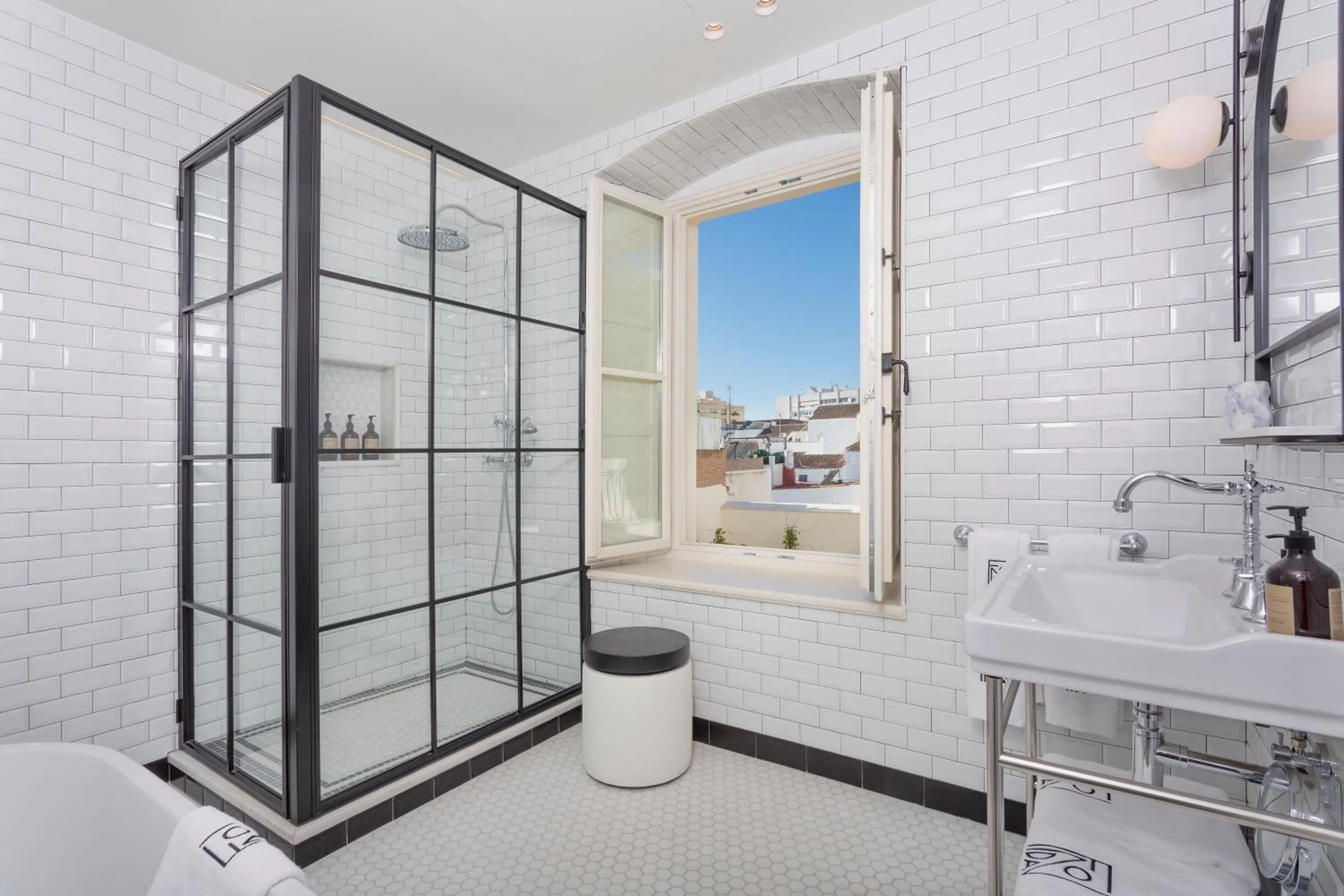 Bathroom in La Fonda Heritage Hotel Luxury, Relais & Châteaux