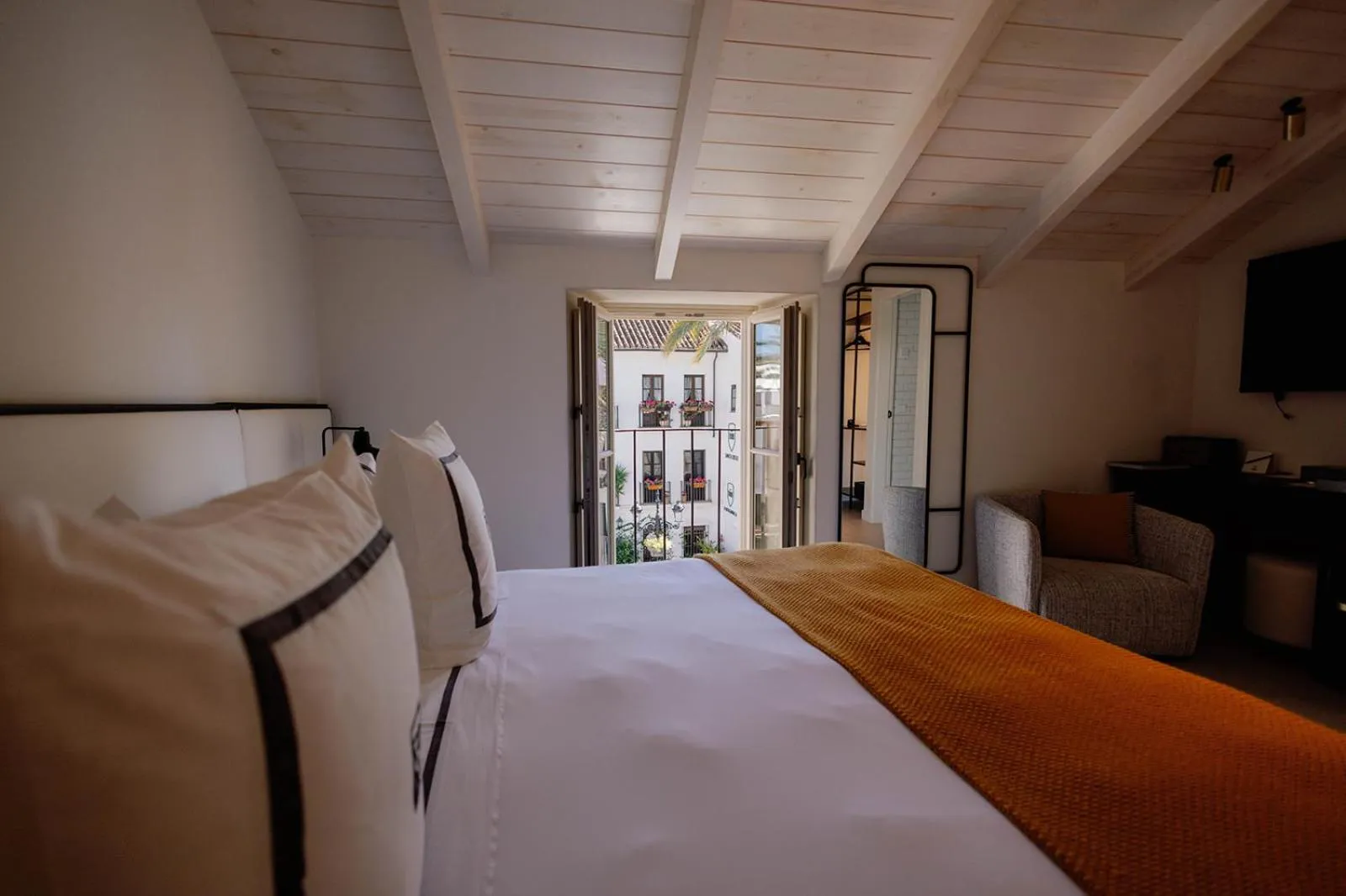 Bedroom, Bed in La Fonda Heritage Hotel Luxury, Relais & Châteaux