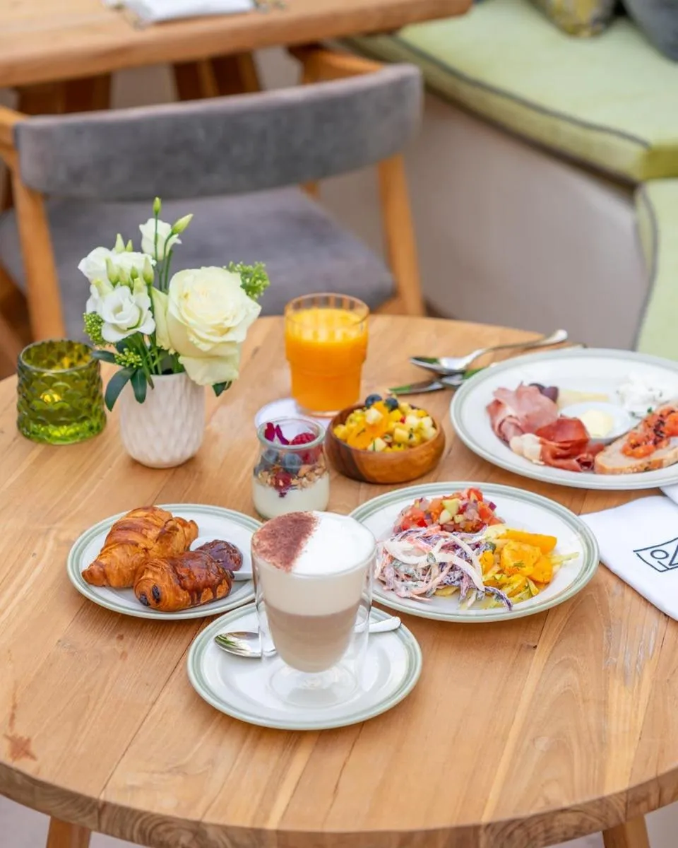 Breakfast in La Fonda Heritage Hotel Luxury, Relais & Châteaux