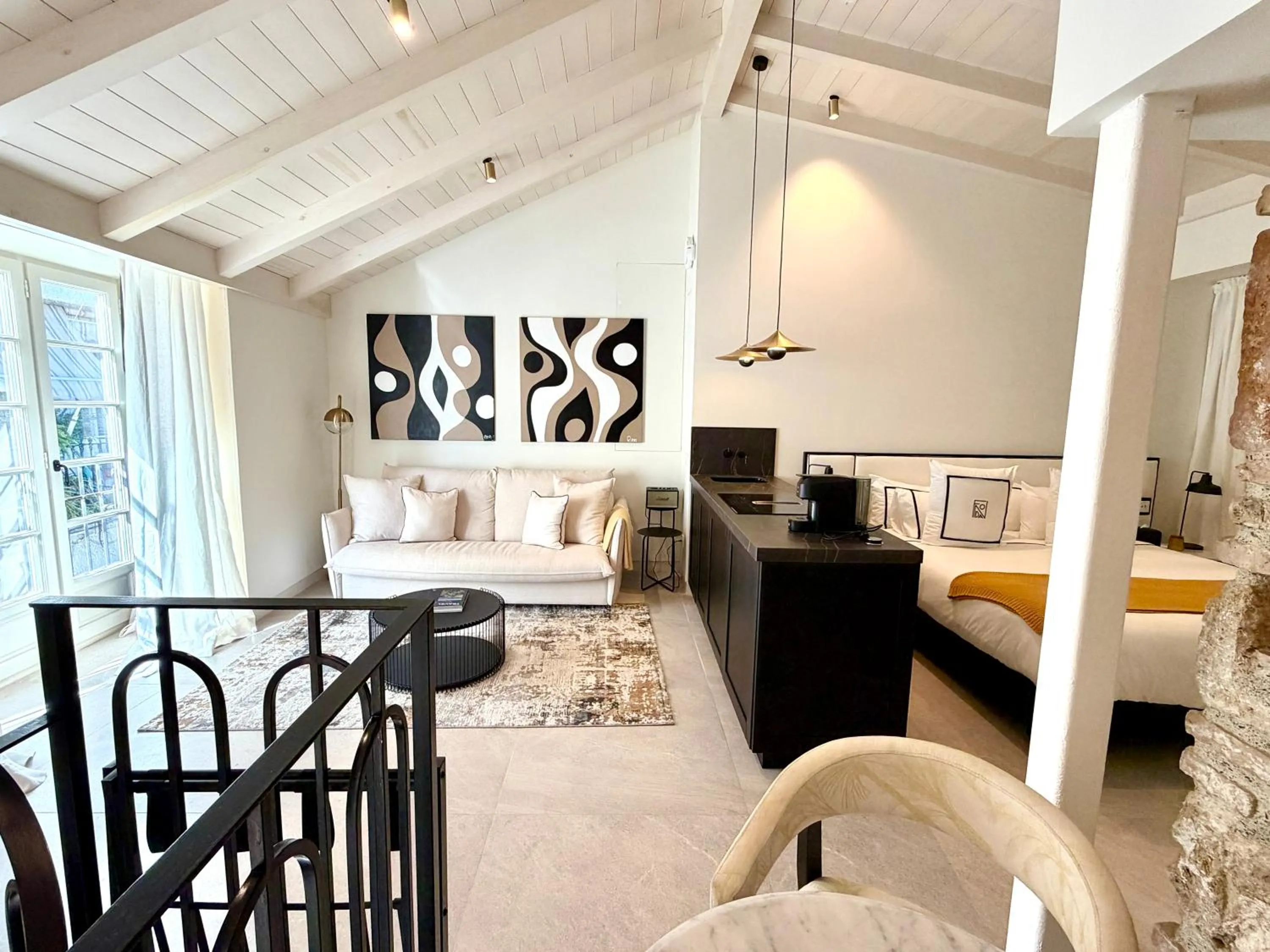 Dining area, Bed in La Fonda Heritage Hotel Luxury, Relais & Châteaux