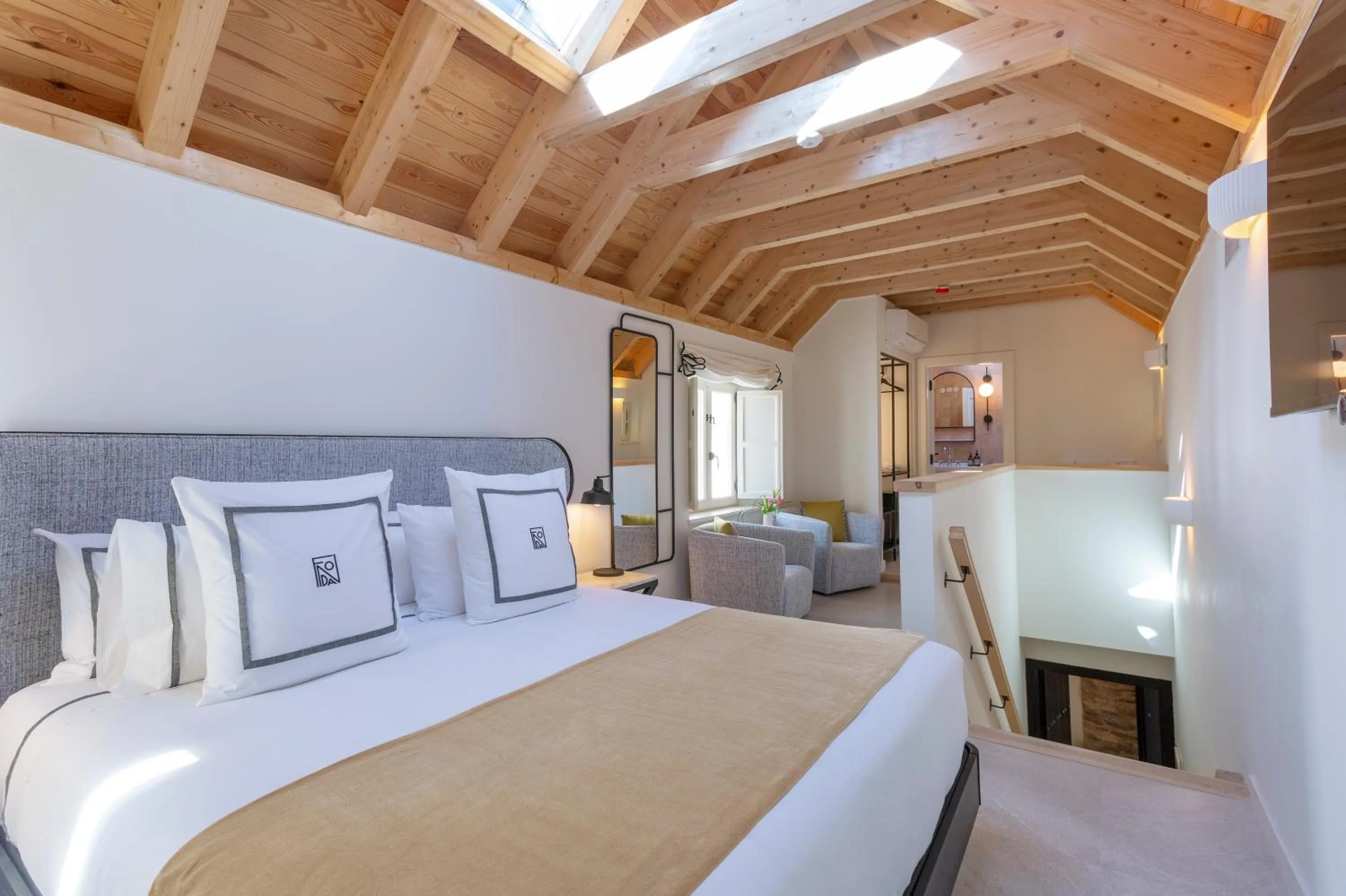 Bedroom, Bed in La Fonda Heritage Hotel Luxury, Relais & Châteaux