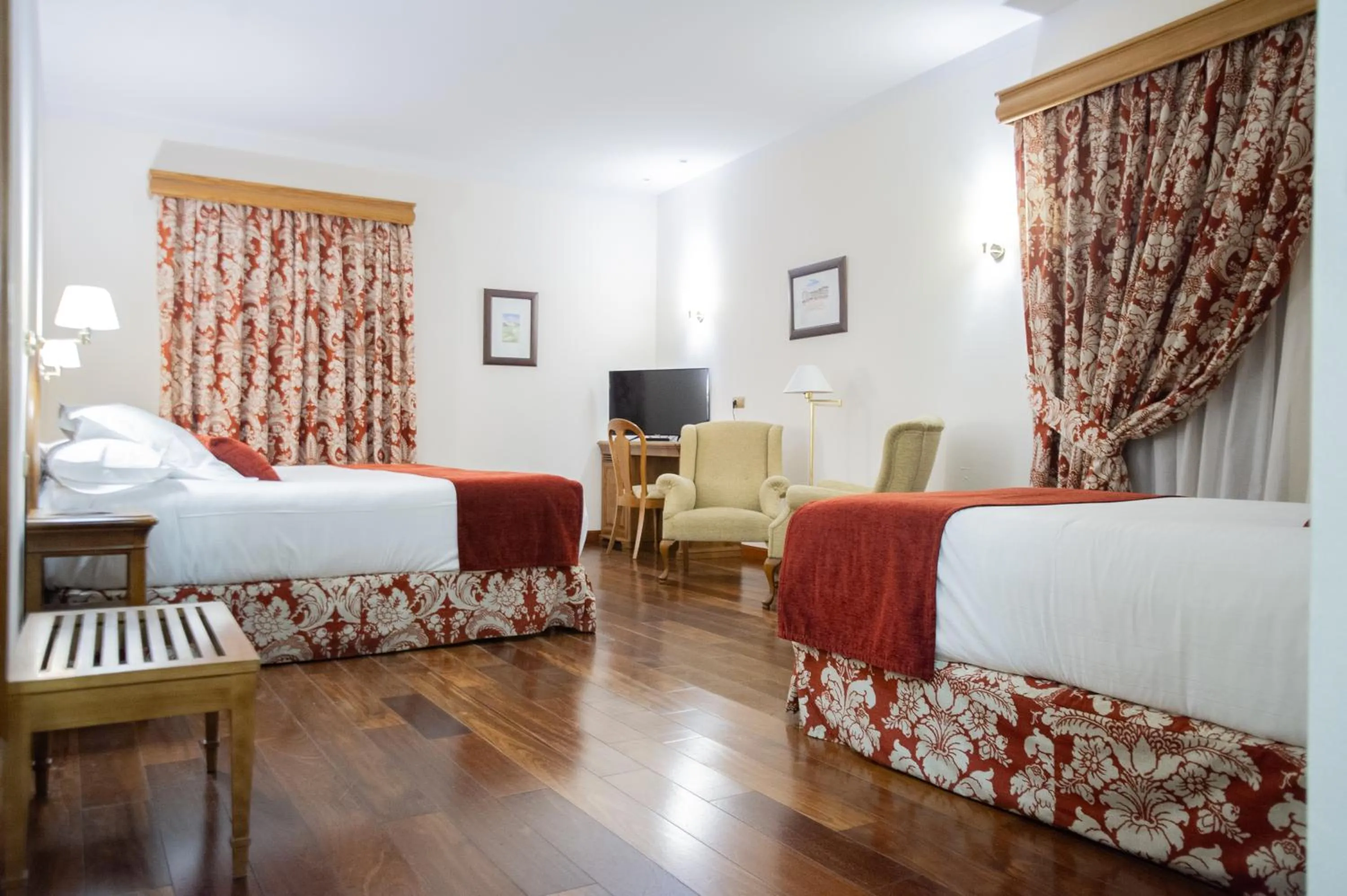 Bedroom, Bed in AZZ Peñafiel Las Claras Hotel & Spa