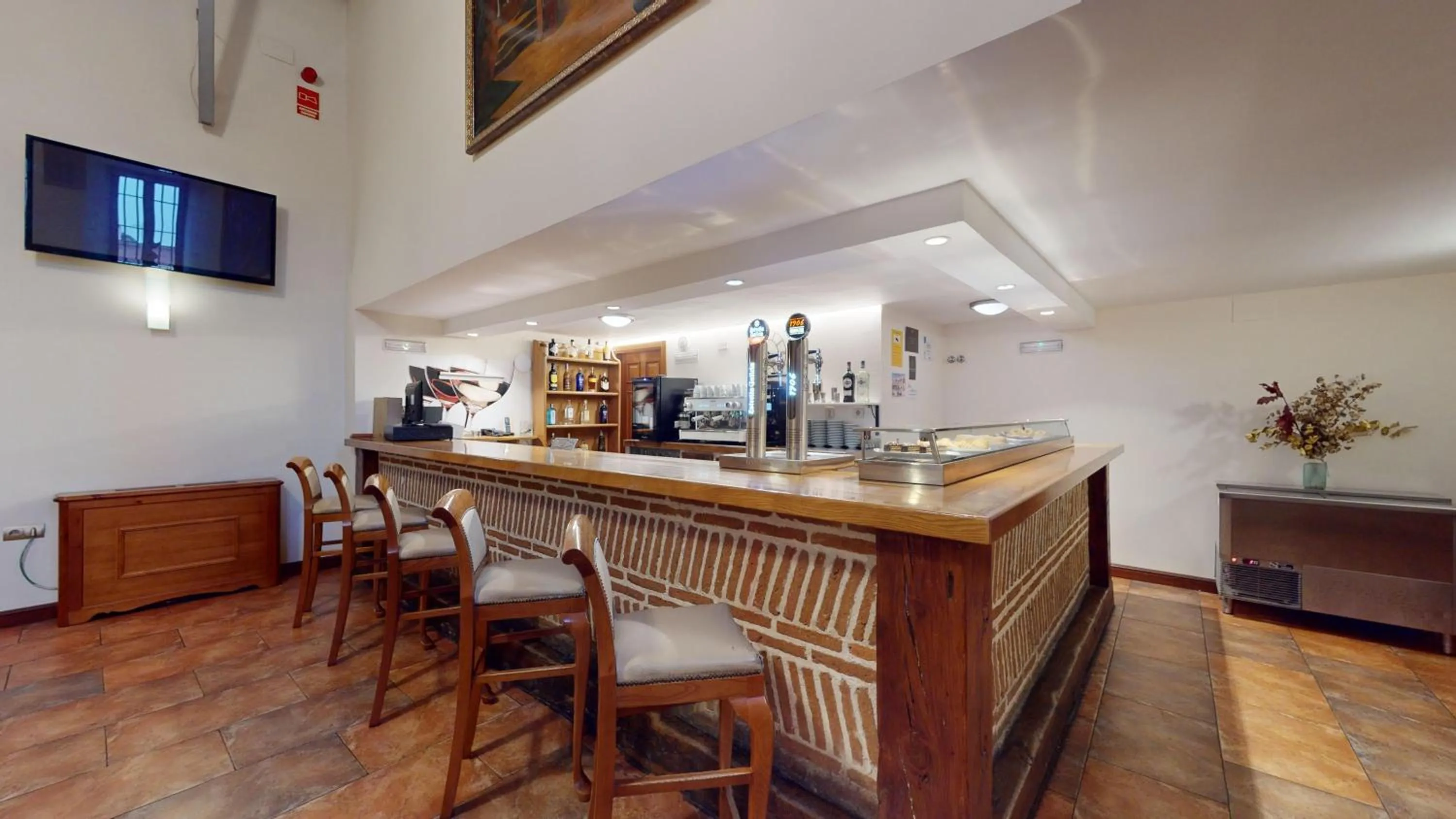 Lounge or bar in AZZ Peñafiel Las Claras Hotel & Spa