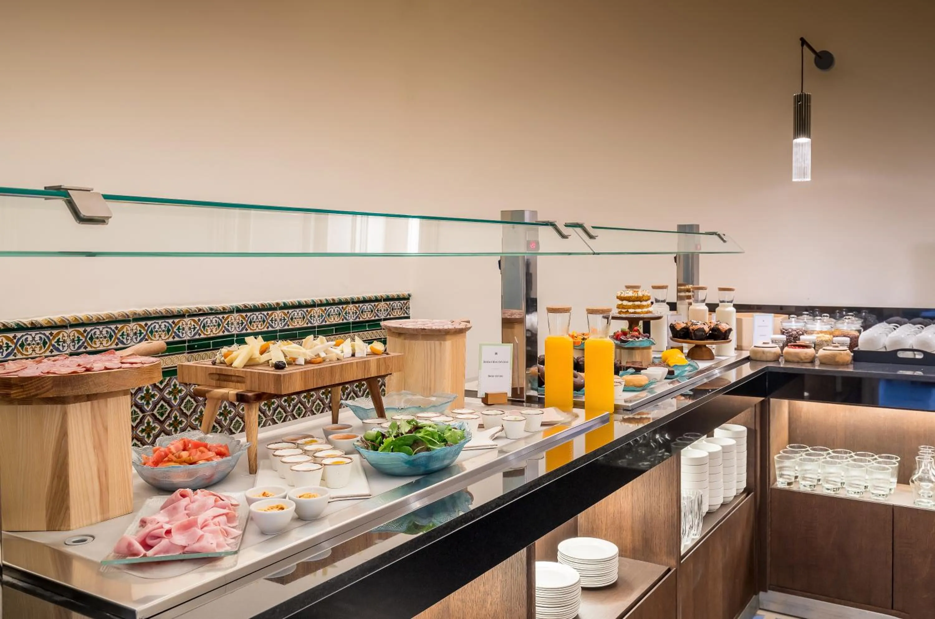 Food and drinks in Palacio Gran Vía, a Royal Hideaway Hotel