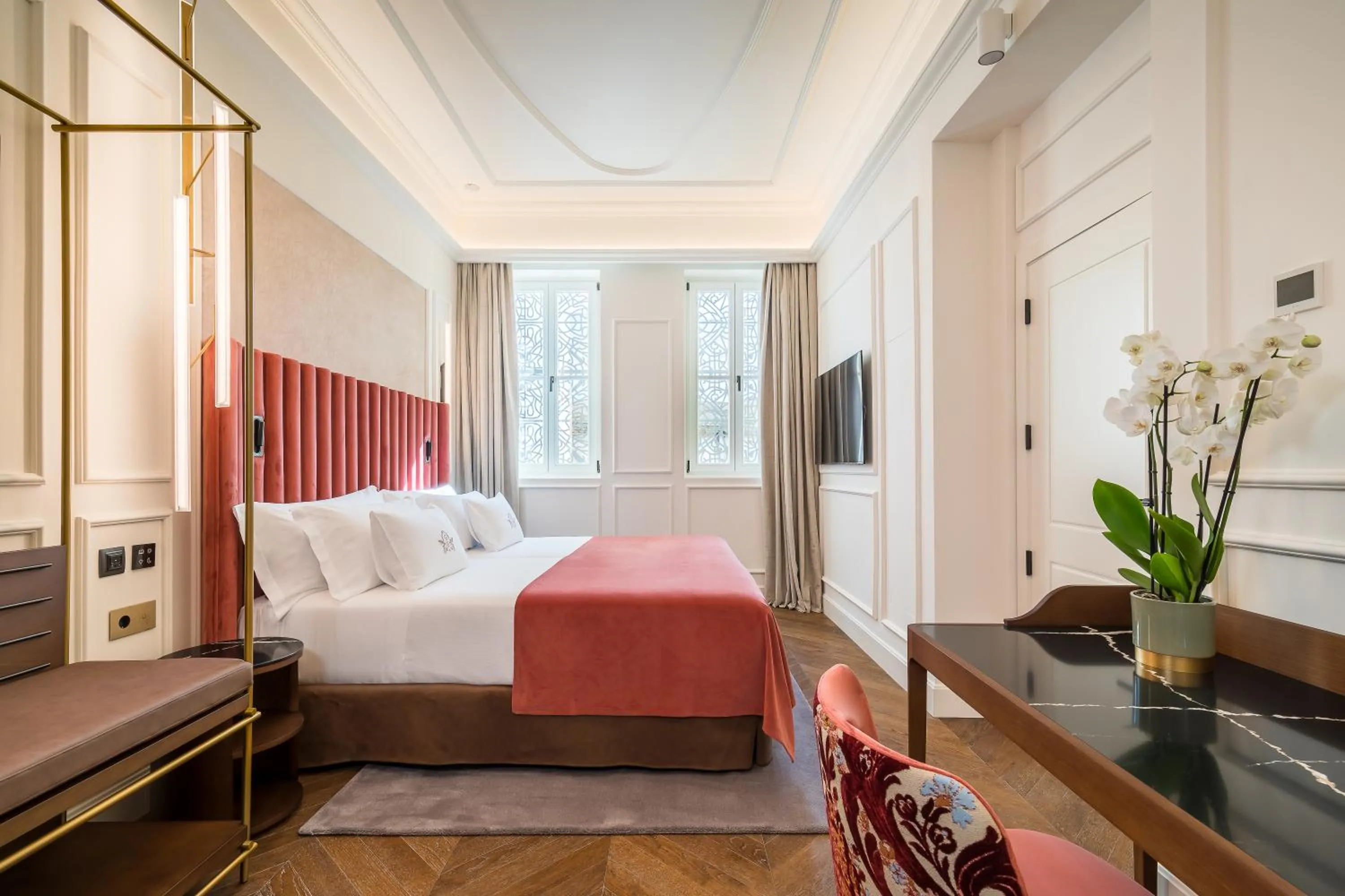 Bed in Palacio Gran Vía, a Royal Hideaway Hotel