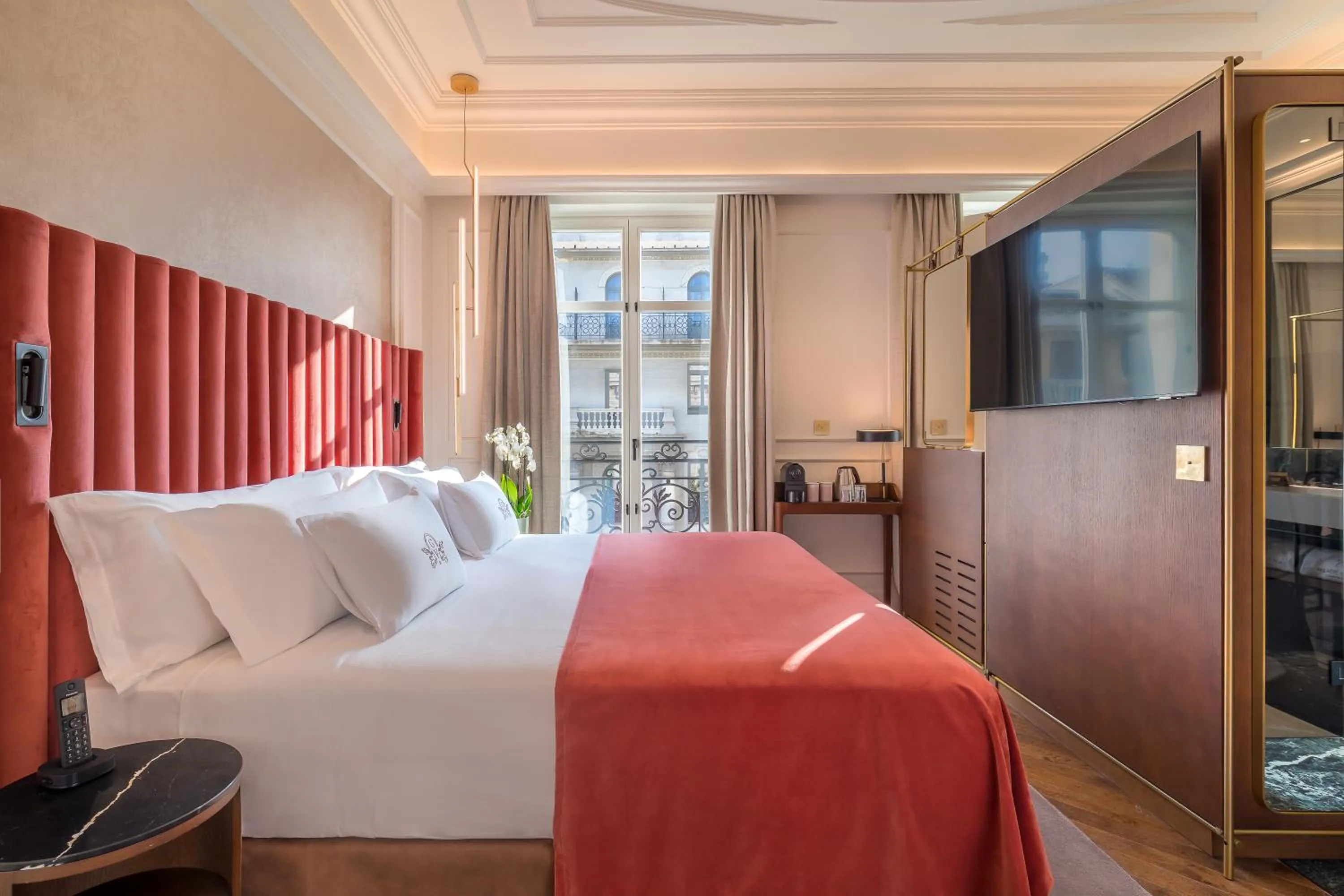 Bed in Palacio Gran Vía, a Royal Hideaway Hotel