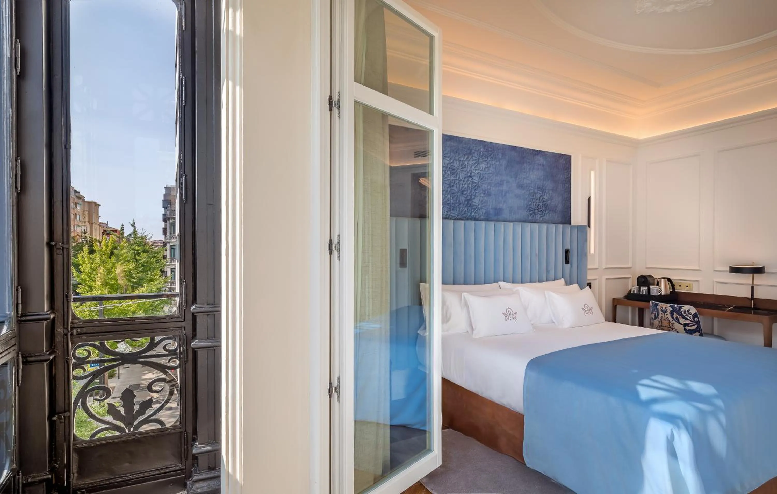 Bed in Palacio Gran Vía, a Royal Hideaway Hotel