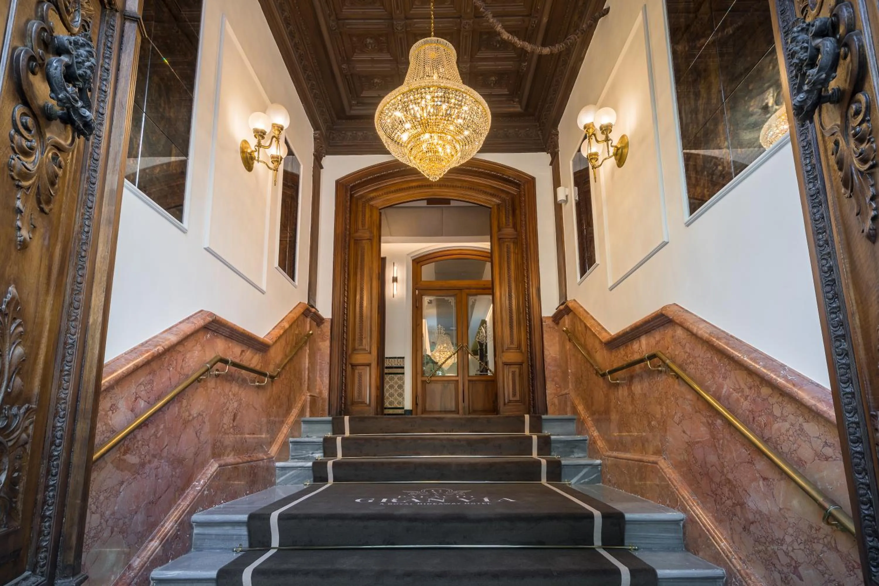 Facade/entrance in Palacio Gran Vía, a Royal Hideaway Hotel
