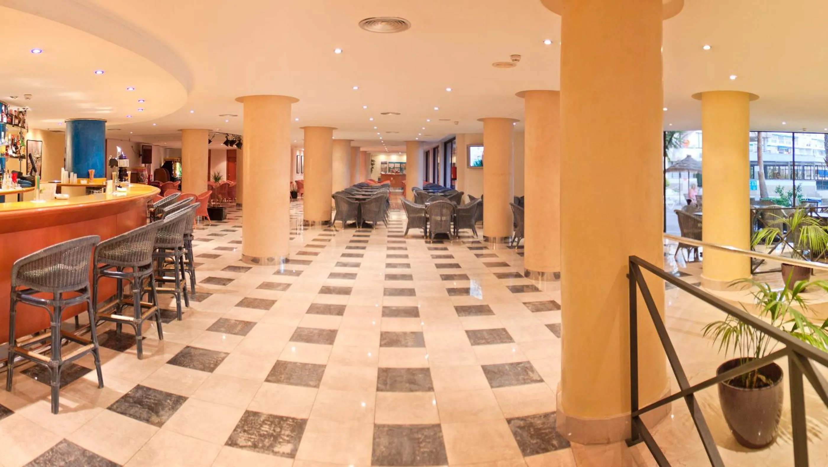 Lobby or reception in TRH Jardín Del Mar