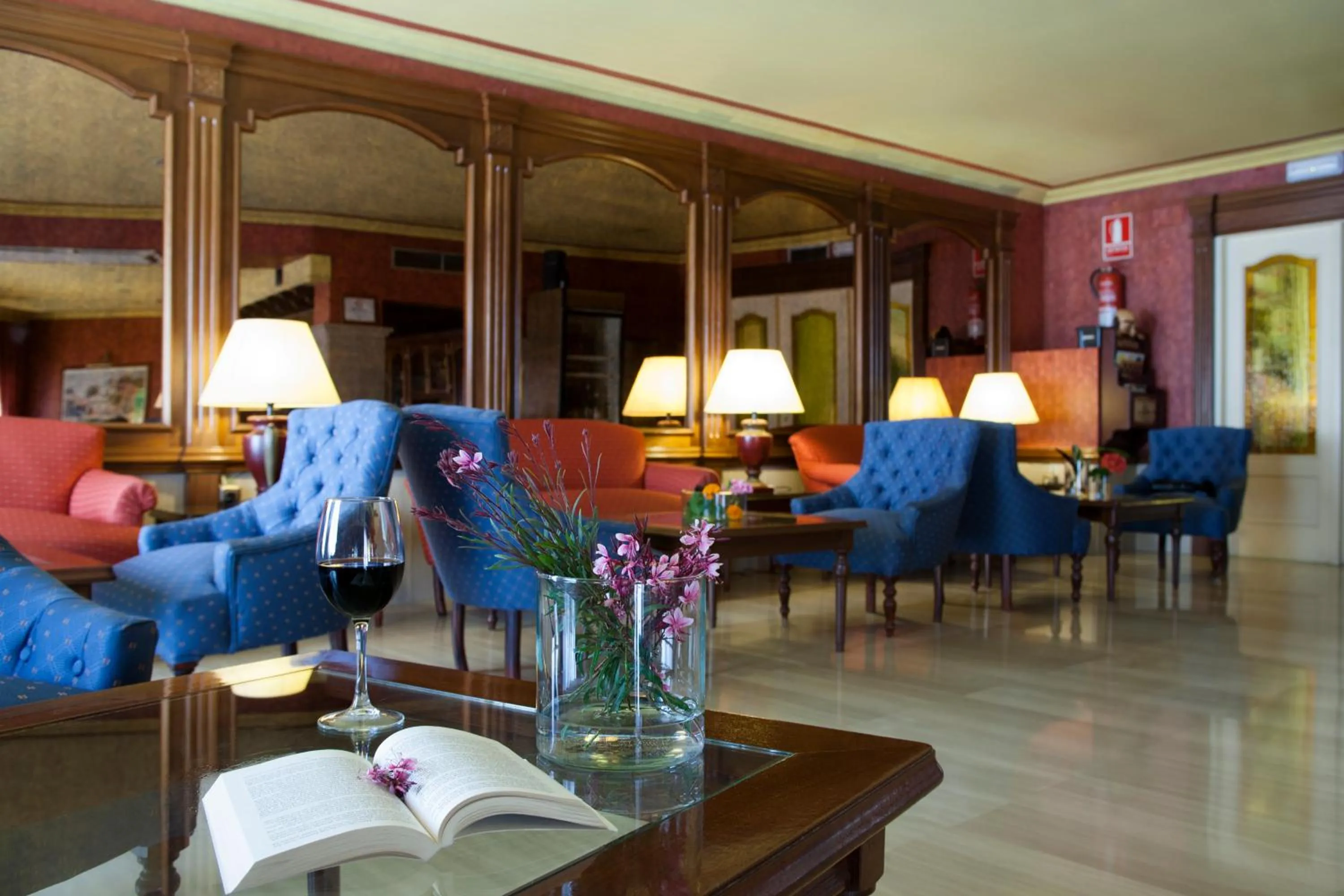 Lounge or bar in Hotel Plaza Cavana