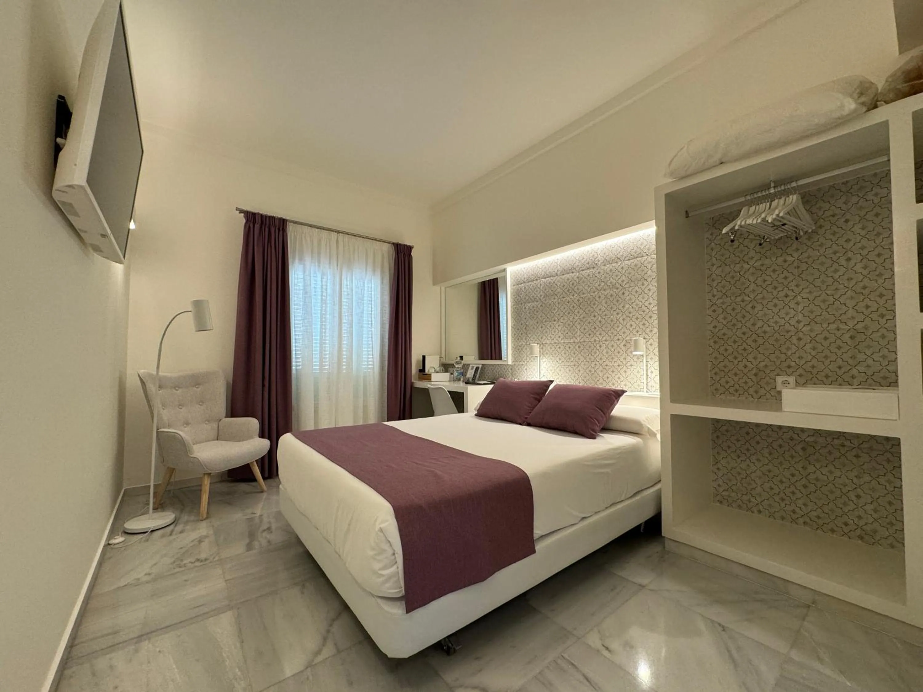 Photo of the whole room, Bed in Hotel Plaza Cavana