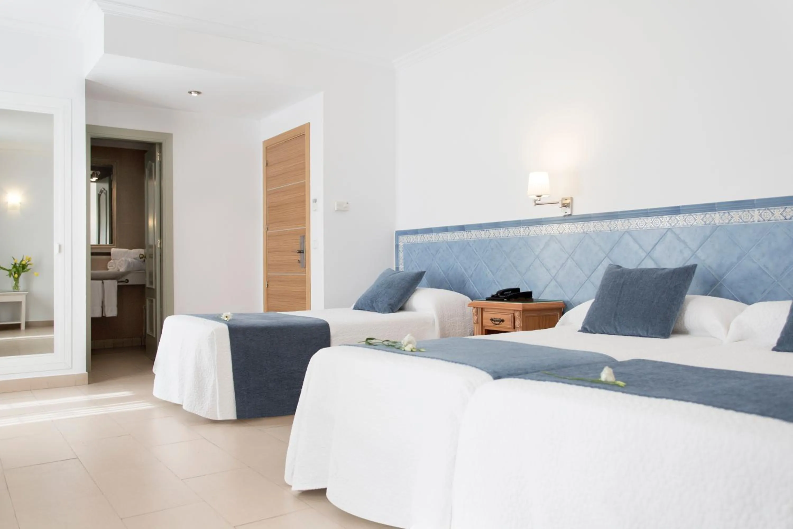 Photo of the whole room, Bed in Hotel Plaza Cavana