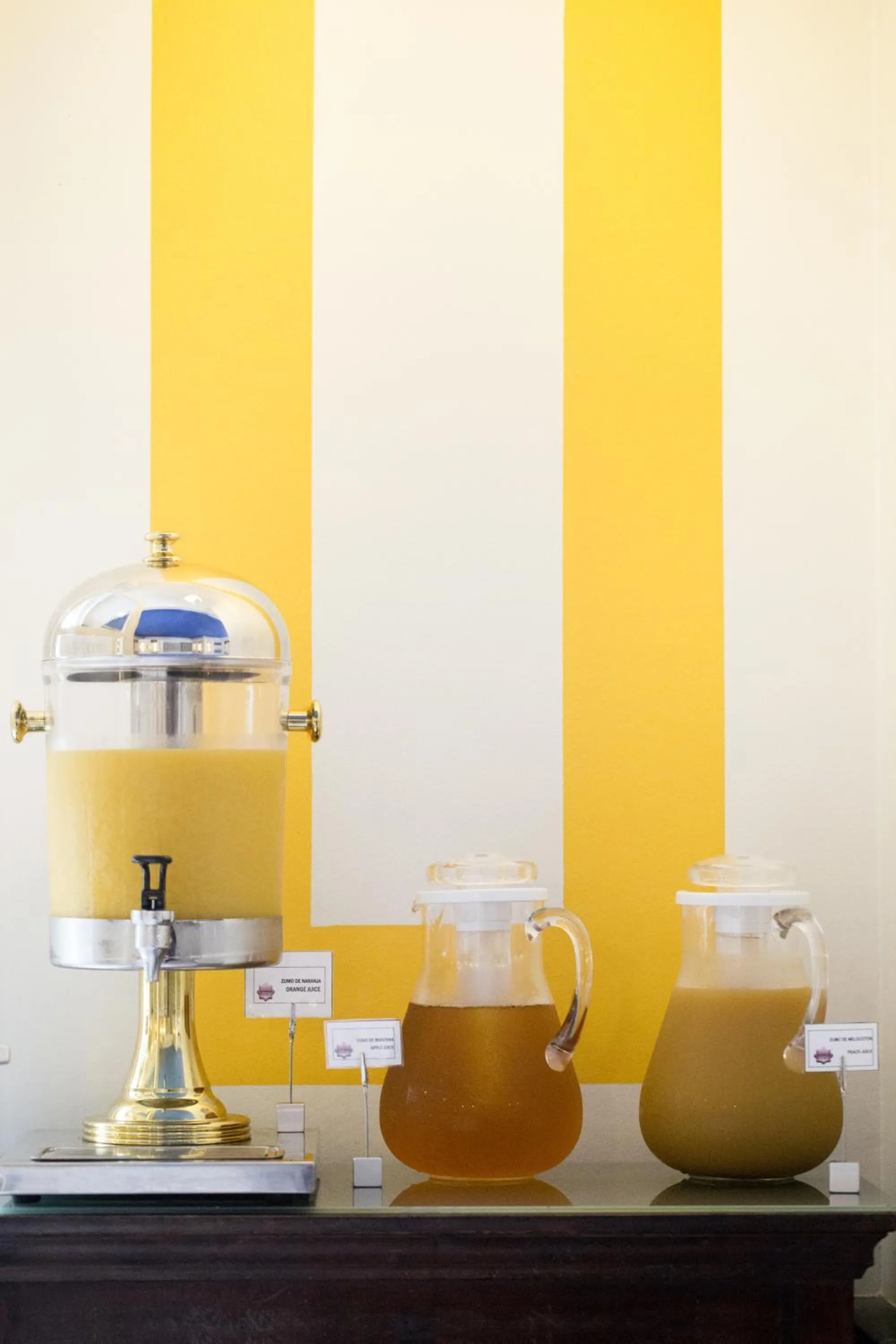 Restaurant/places to eat in Hotel Plaza Cavana