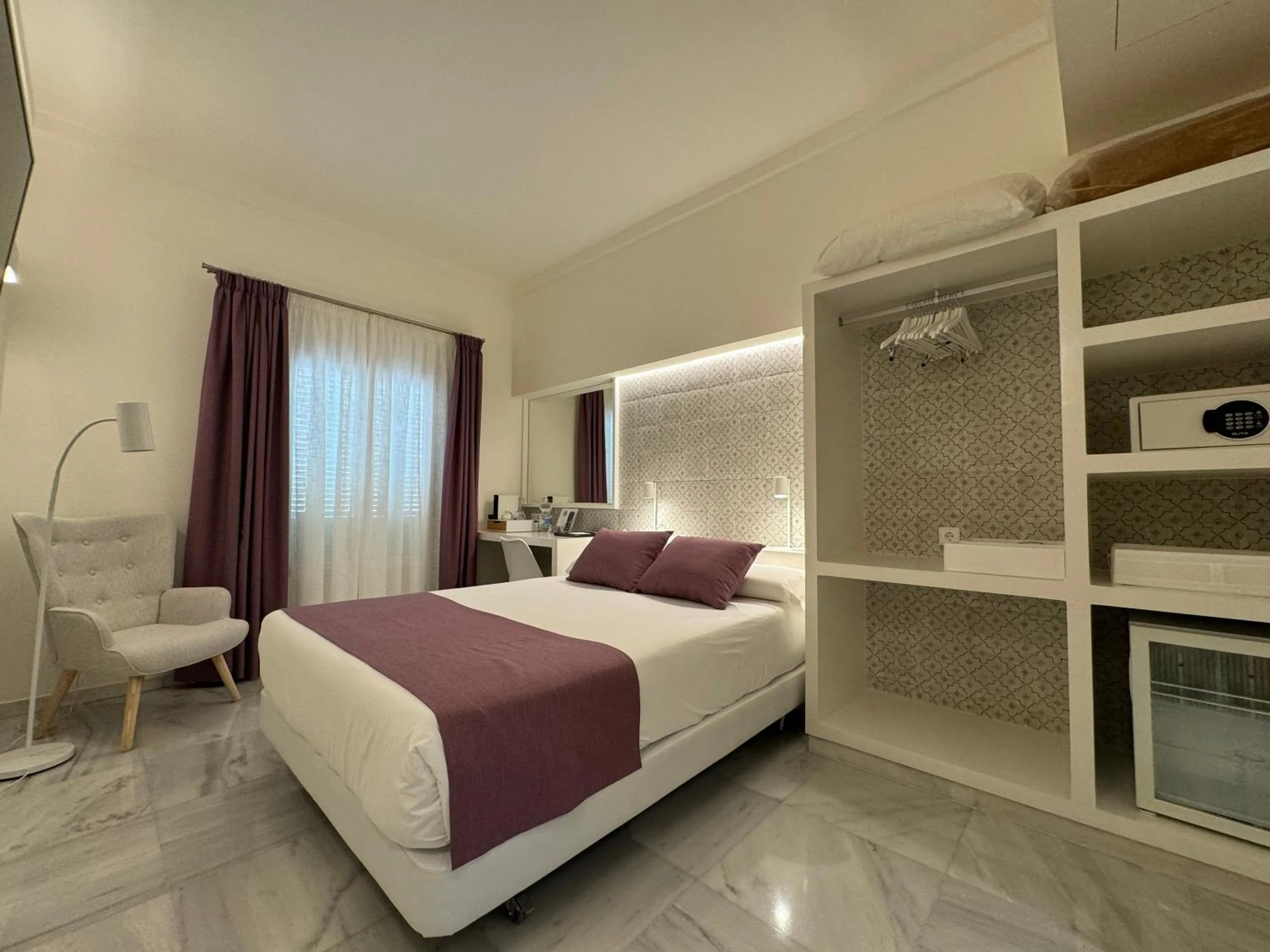 Photo of the whole room, Bed in Hotel Plaza Cavana