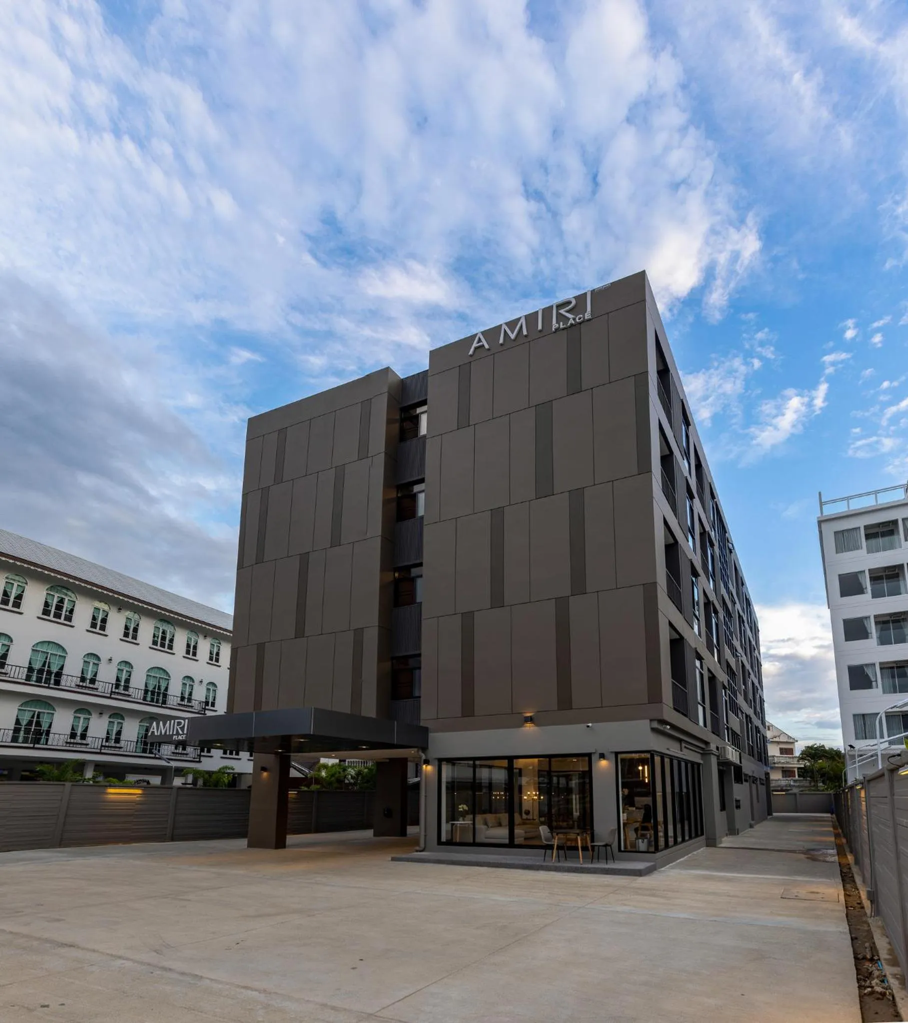 Property building in AMIRI PLACE HOTEL